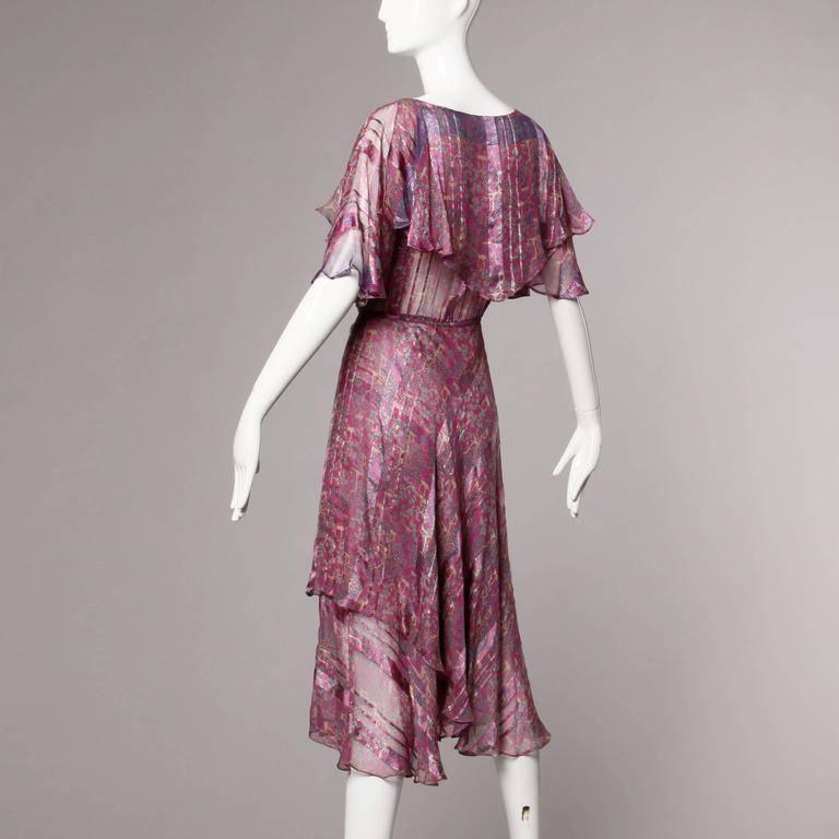 Vestido de seda flecado metalizado de los años 70 Vintage Paper Thin en Excelente estado para la venta en Sparks, NV