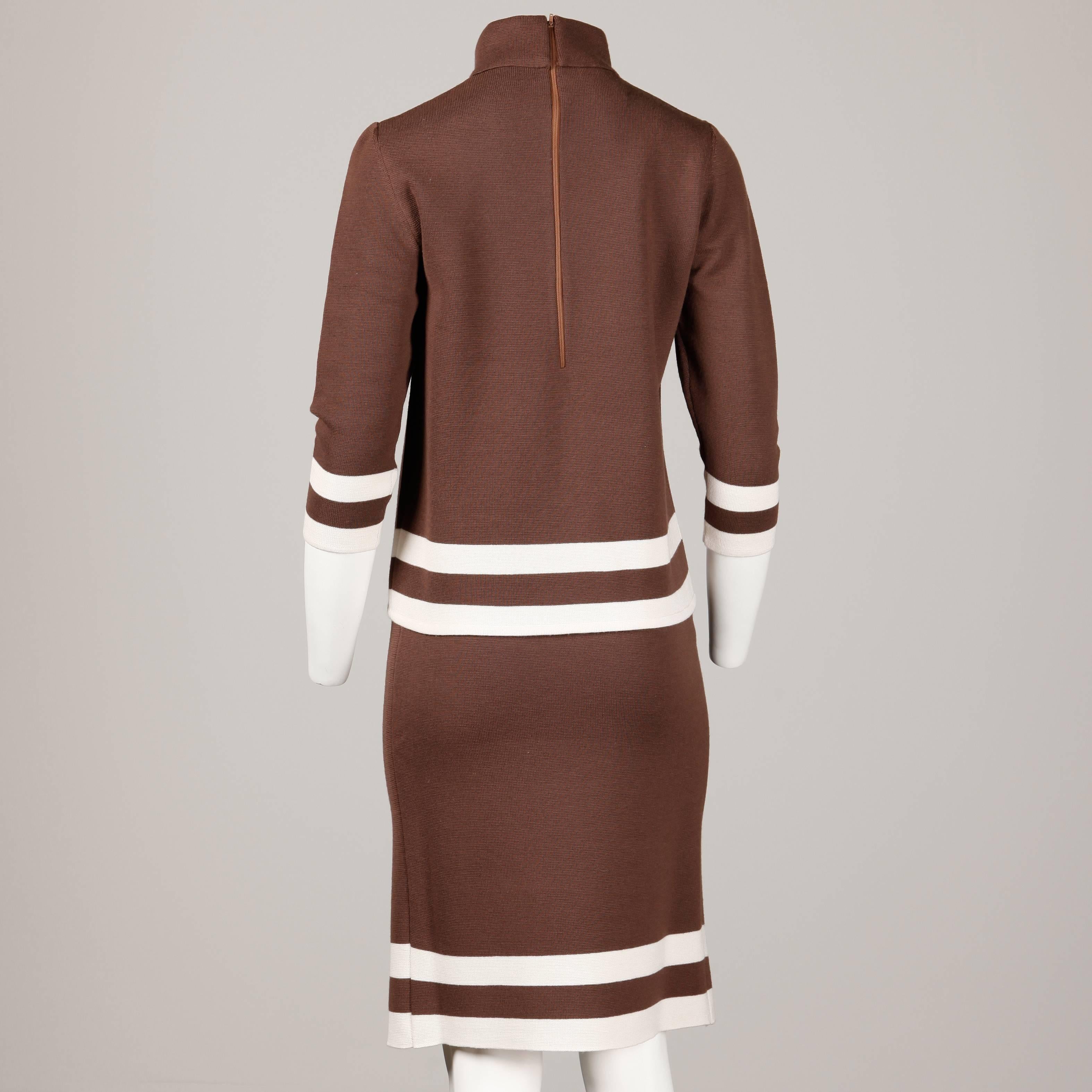 Marron Ensemble jupe et pull en maille de laine tricotée à blocs de couleurs, jamais porté, années 1960 en vente