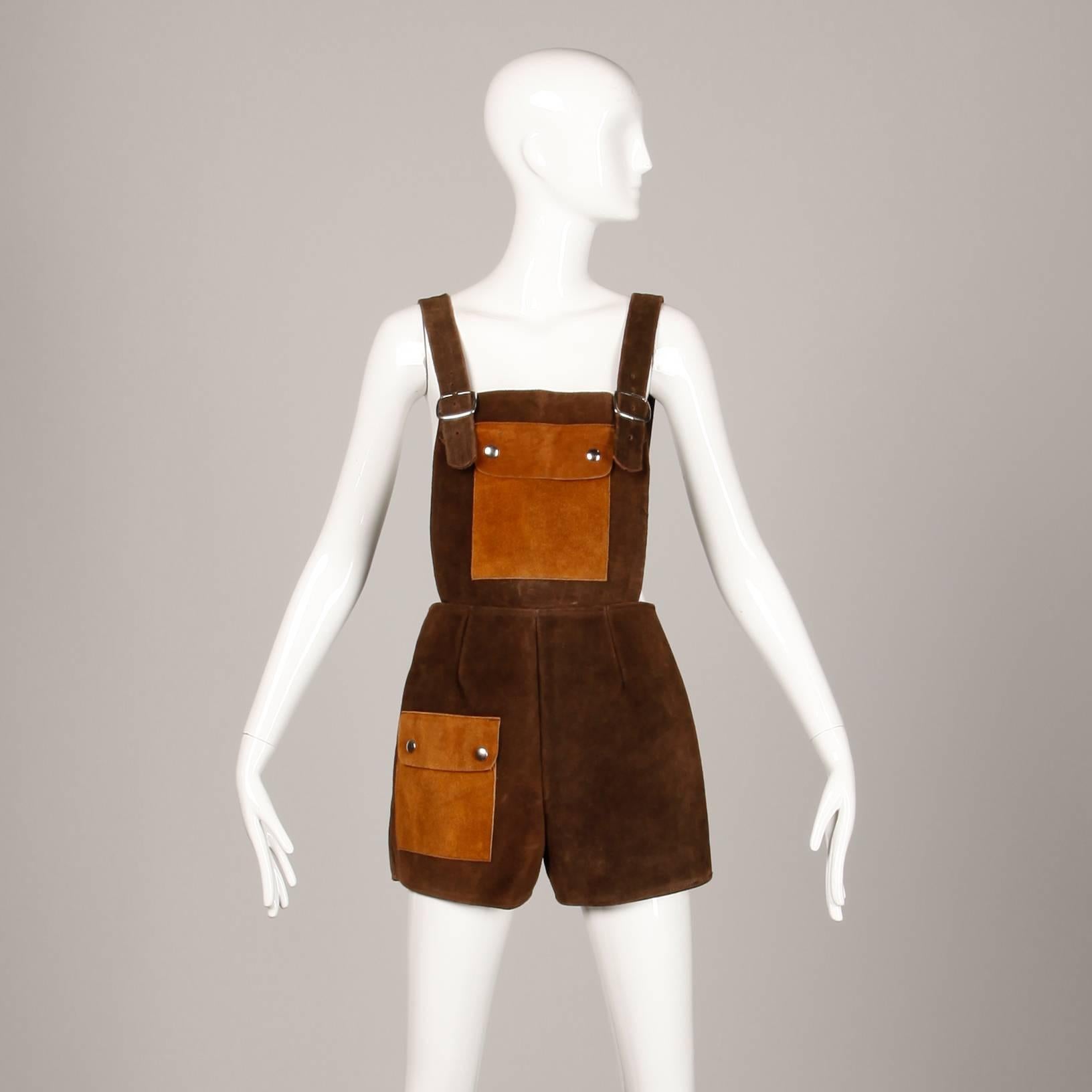 Vintage 1970s two-tone brown shorts overalls with pocket and snap details. Unlined with rear metal zip closure. Front snap pockets. Fits like a modern size small. The waist measures 28", hips 36", front rise 12.5", back rise 14",