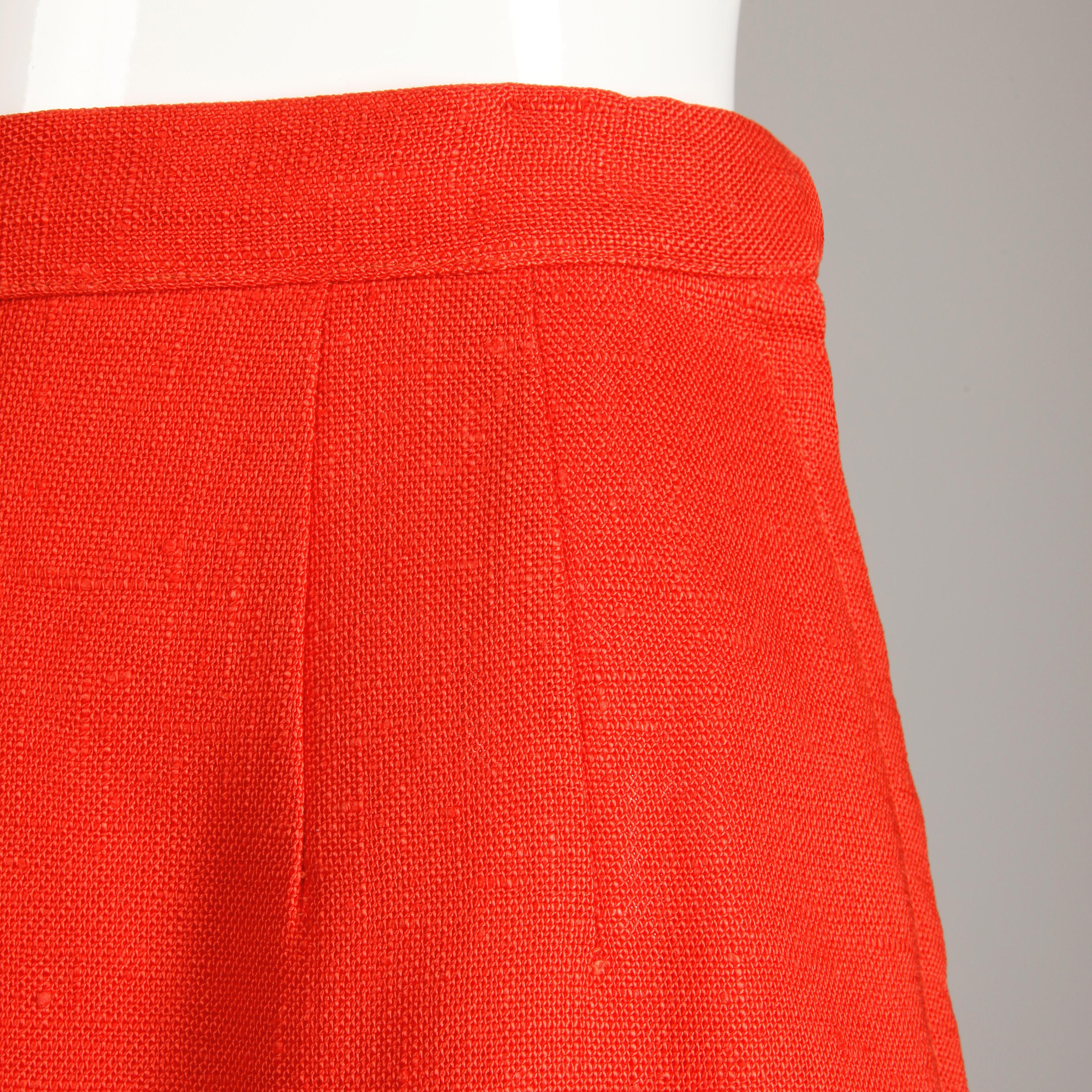 1962 B.H. Wragge Vintage Red Woven Linen/ Silk Pencil Skirt In Excellent Condition For Sale In Sparks, NV