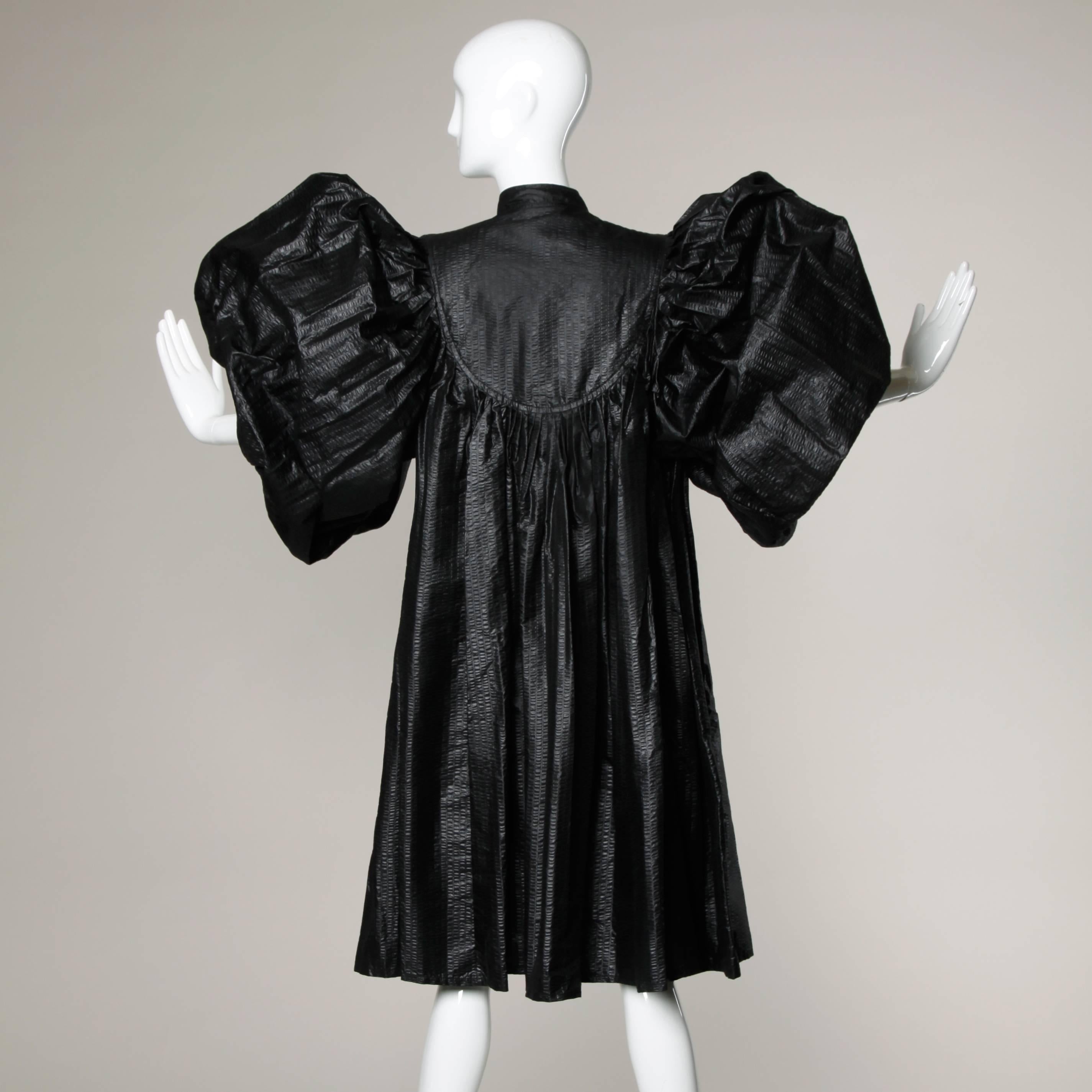 Dramatic James Galanos Vintage Avant Garde Coat with Massive Balloon Sleeves In Excellent Condition In Sparks, NV