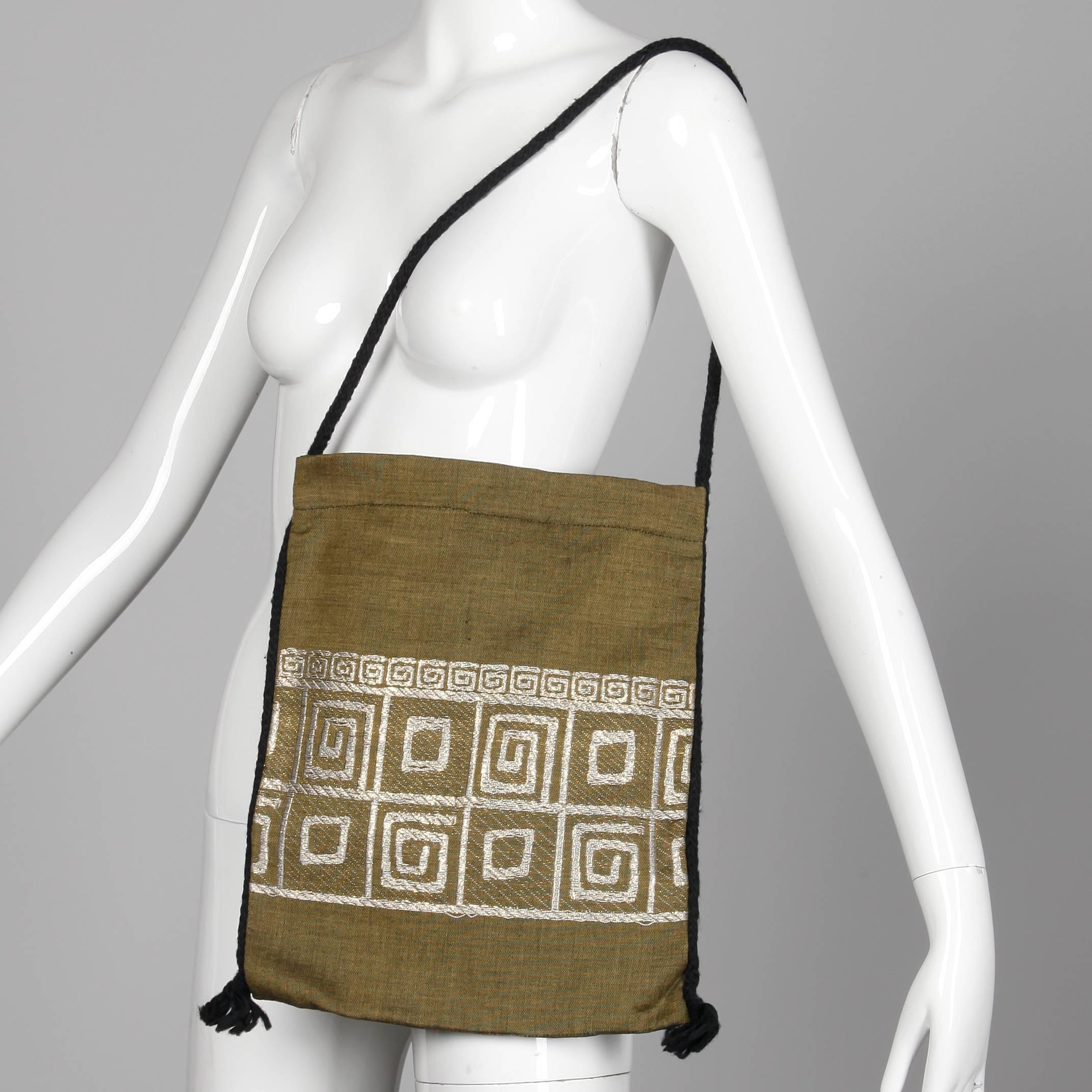 1960er Vintage Olivgrüner Swing-Mantel aus Griechenland + passende Tasche mit Stickerei (Braun) im Angebot