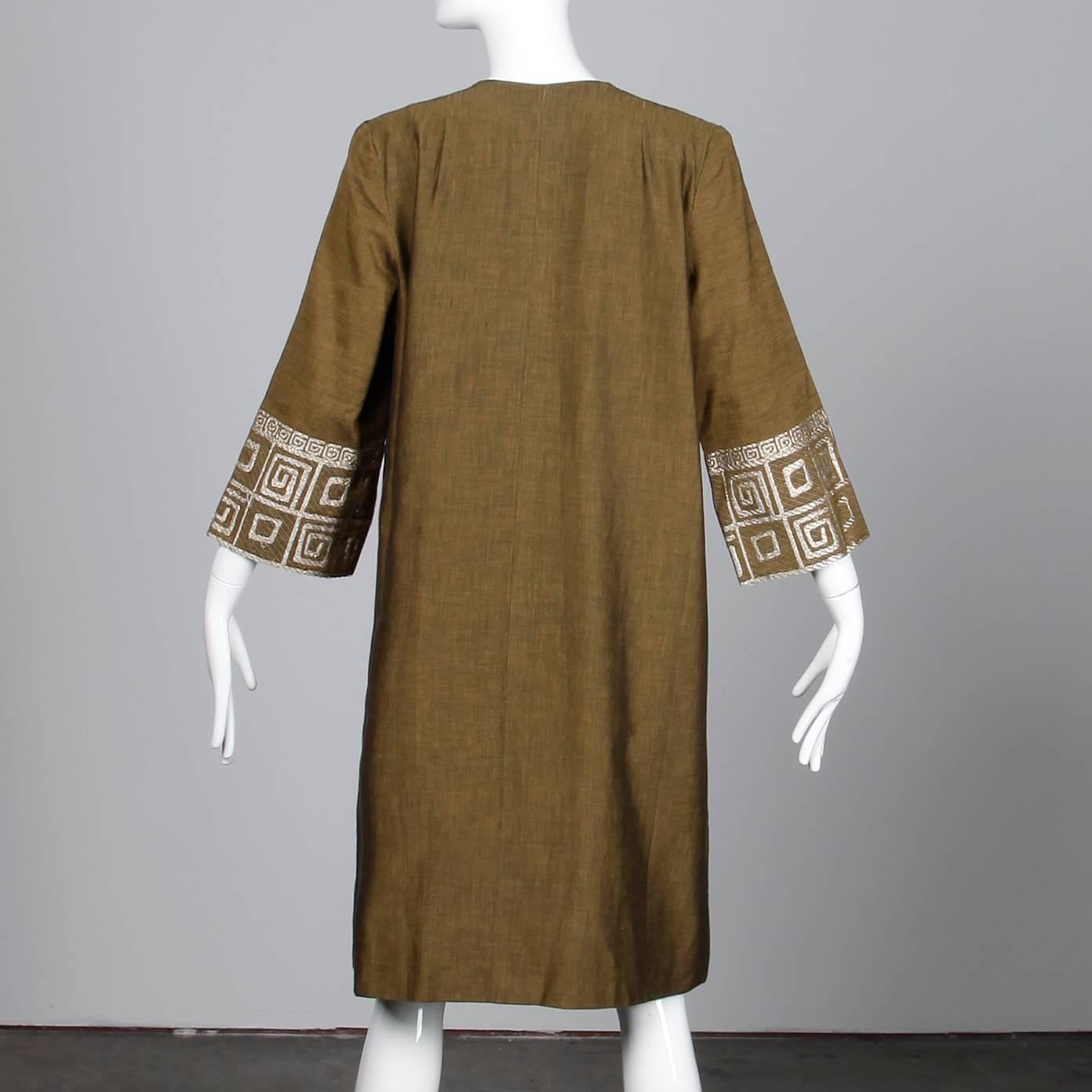 1960er Vintage Olivgrüner Swing-Mantel aus Griechenland + passende Tasche mit Stickerei Damen im Angebot