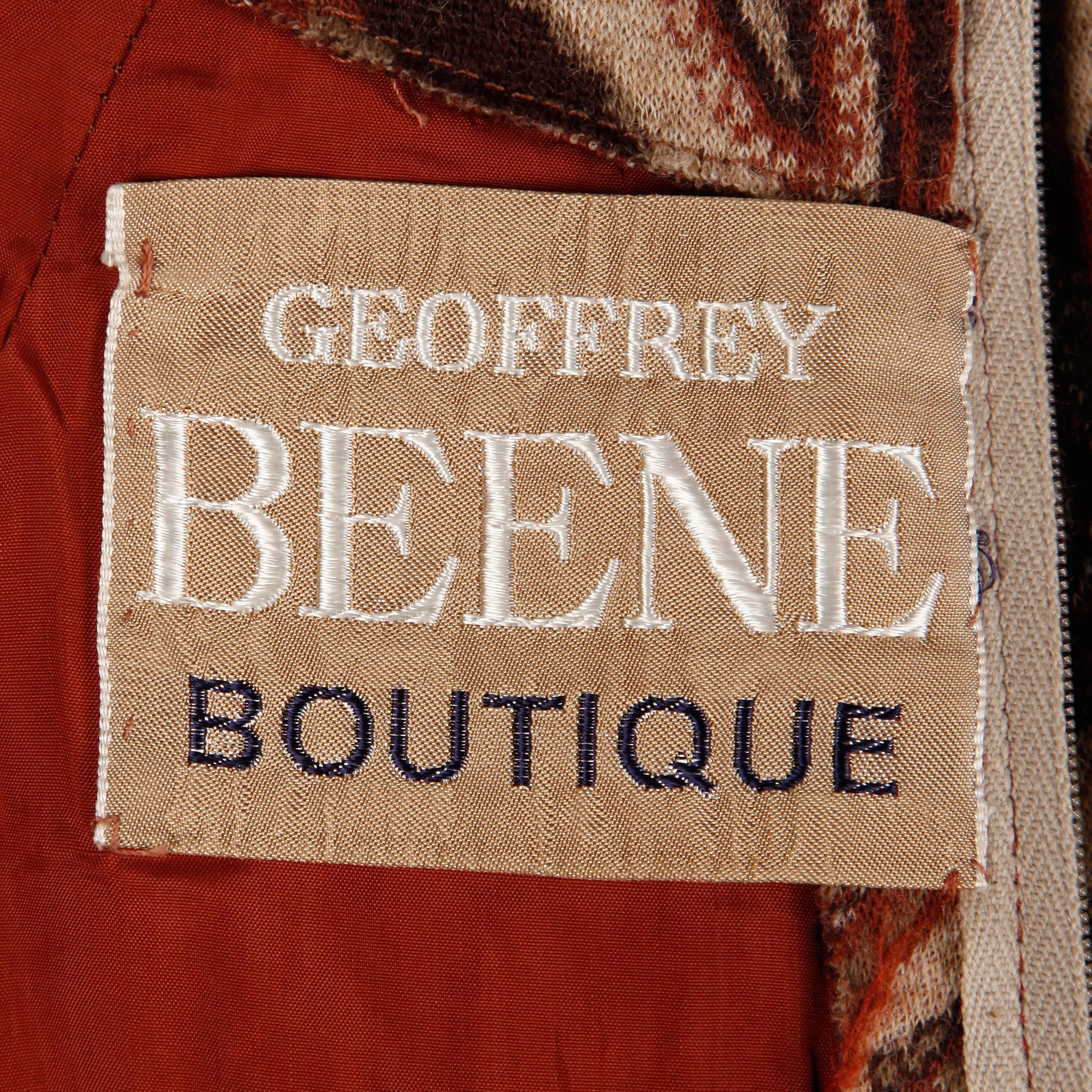 Impresionante vestido vintage de los años 70 de Geoffrey Beene, de tapicería de punto de lana, con mangas largas y falda acampanada. El vestido está totalmente forrado y tiene cierre trasero de cremallera y corchete. No hay talla marcada, pero se