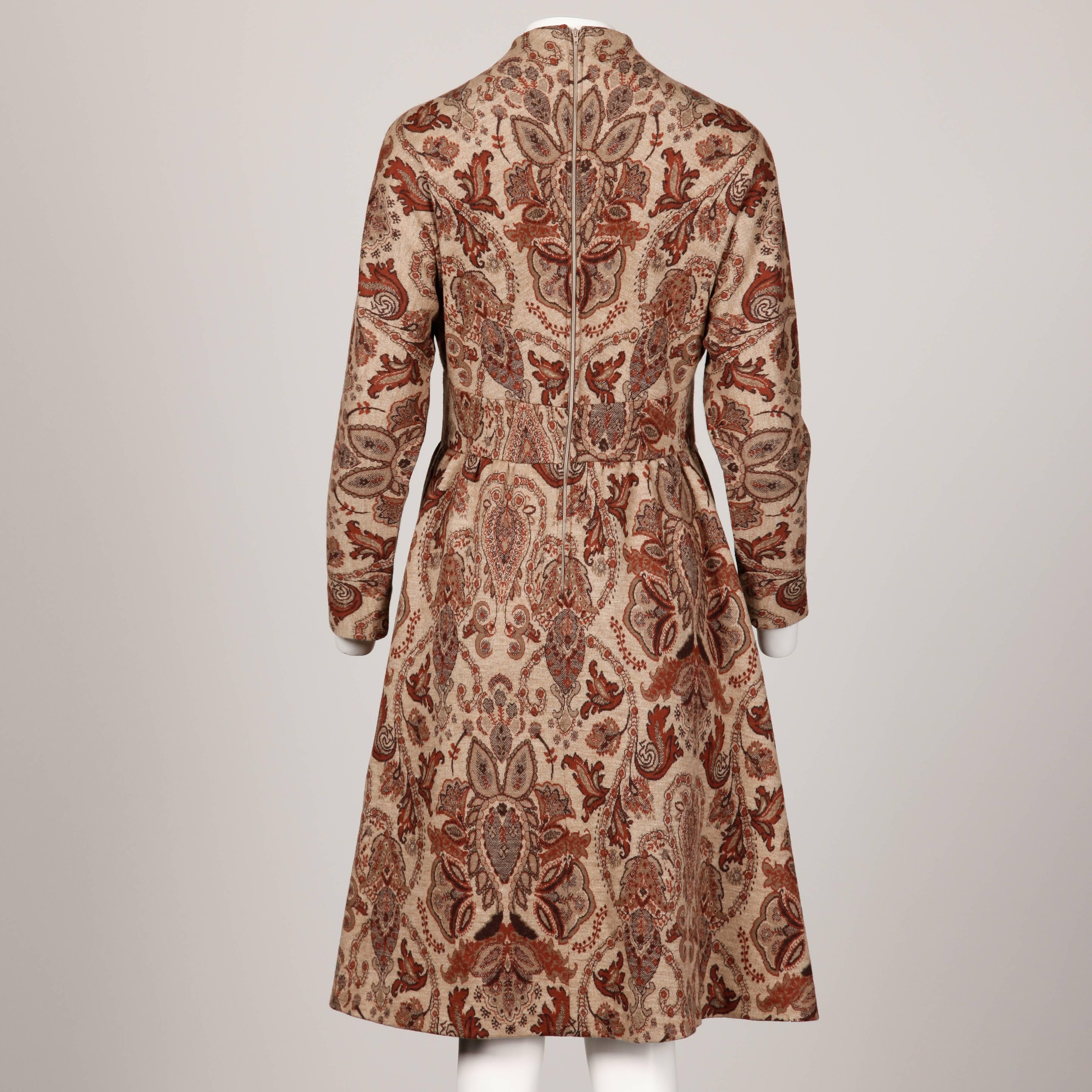 1970s Geoffrey Beene Vintage Vestido de Tapicería Paisley de Punto de Lana con Mangas Largas en Excelente estado para la venta en Sparks, NV