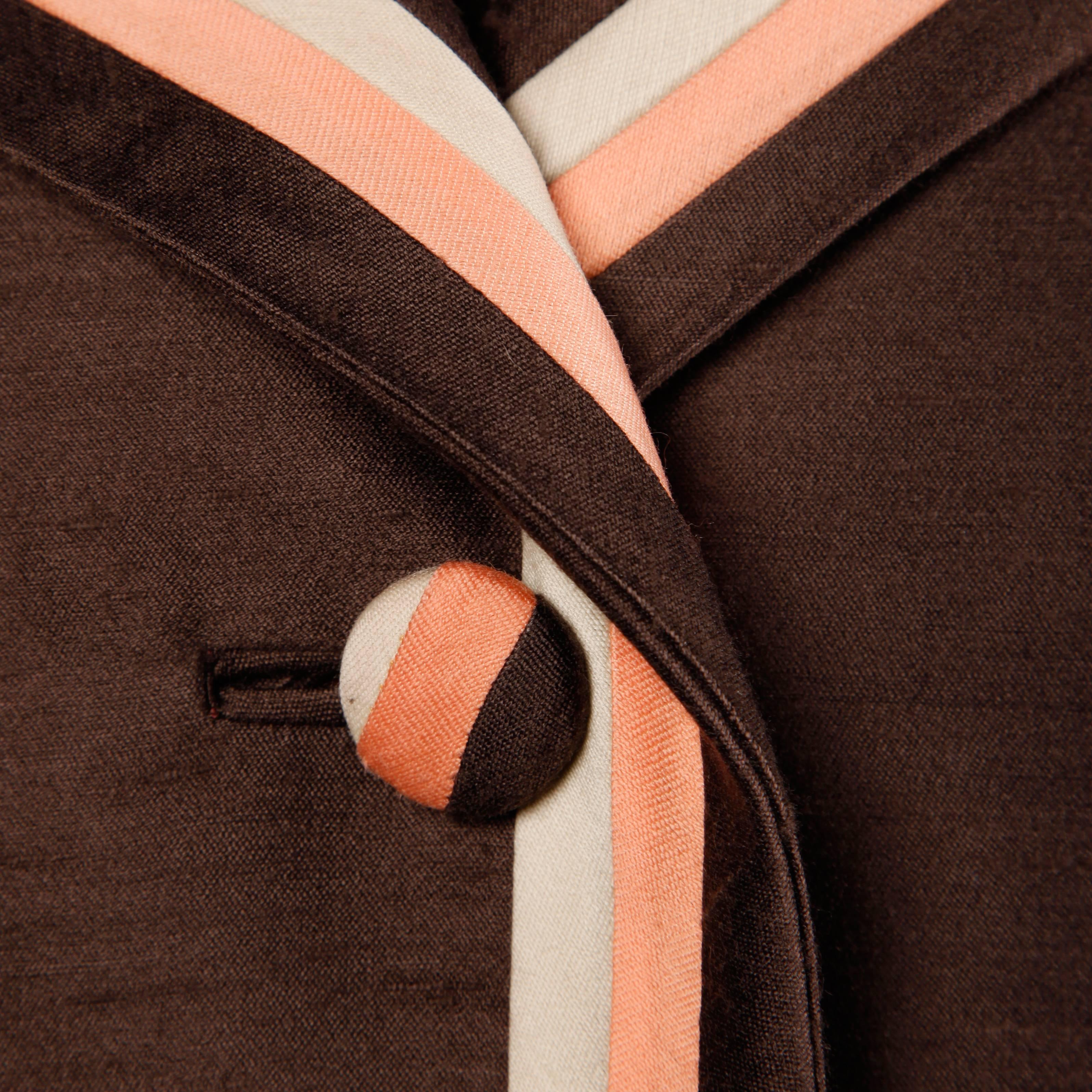 Superbe ensemble manteau et robe rayé rose et marron en soie et laine vintage des années 1960 en vente 2