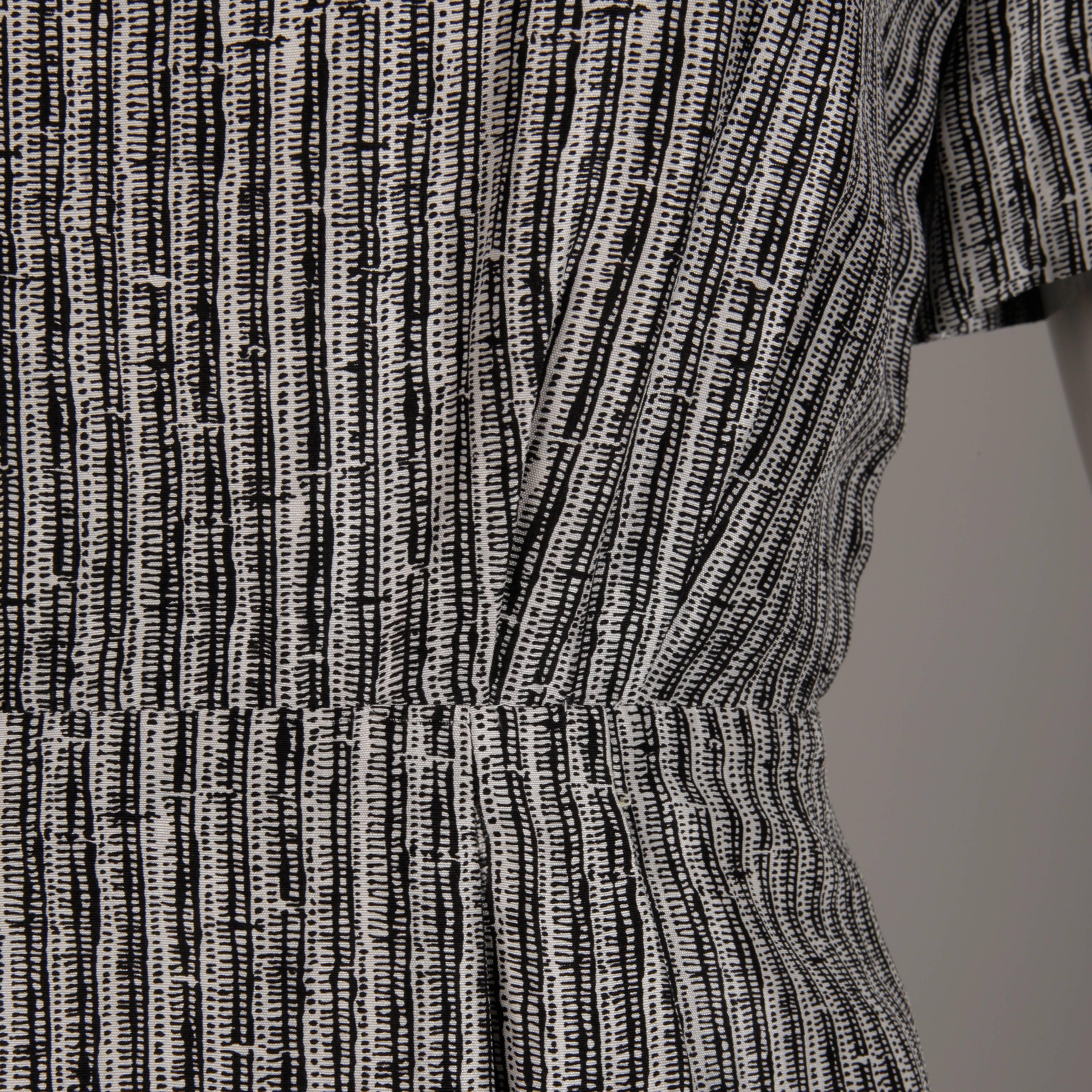 Adele Simpson Vintage Black + White Print Silk Sheath Dress with Short Sleeves In Excellent Condition In Sparks, NV