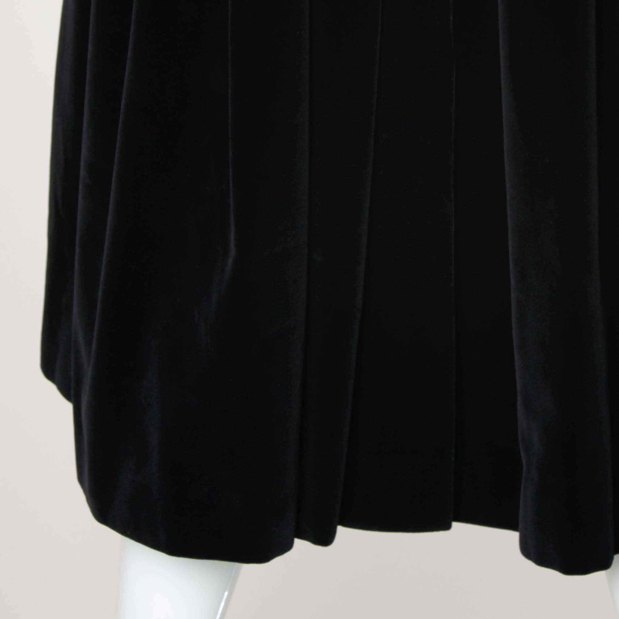 Yves Saint Laurent YSL Vintage 1970s Black Velvet Skirt In Excellent Condition In Sparks, NV