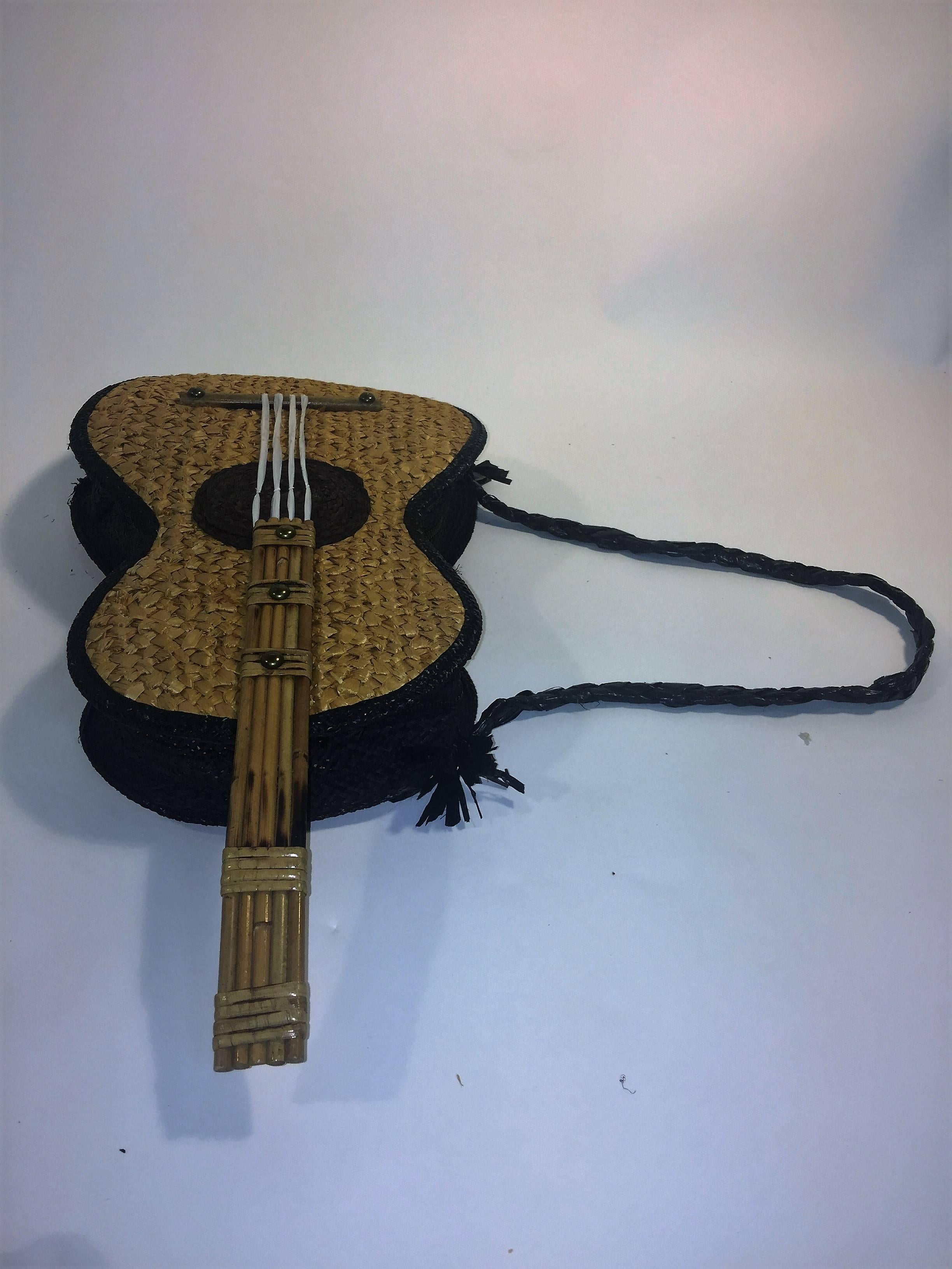 Women's Great Rare Mid Century Raffia Guitar Handbag For Sale