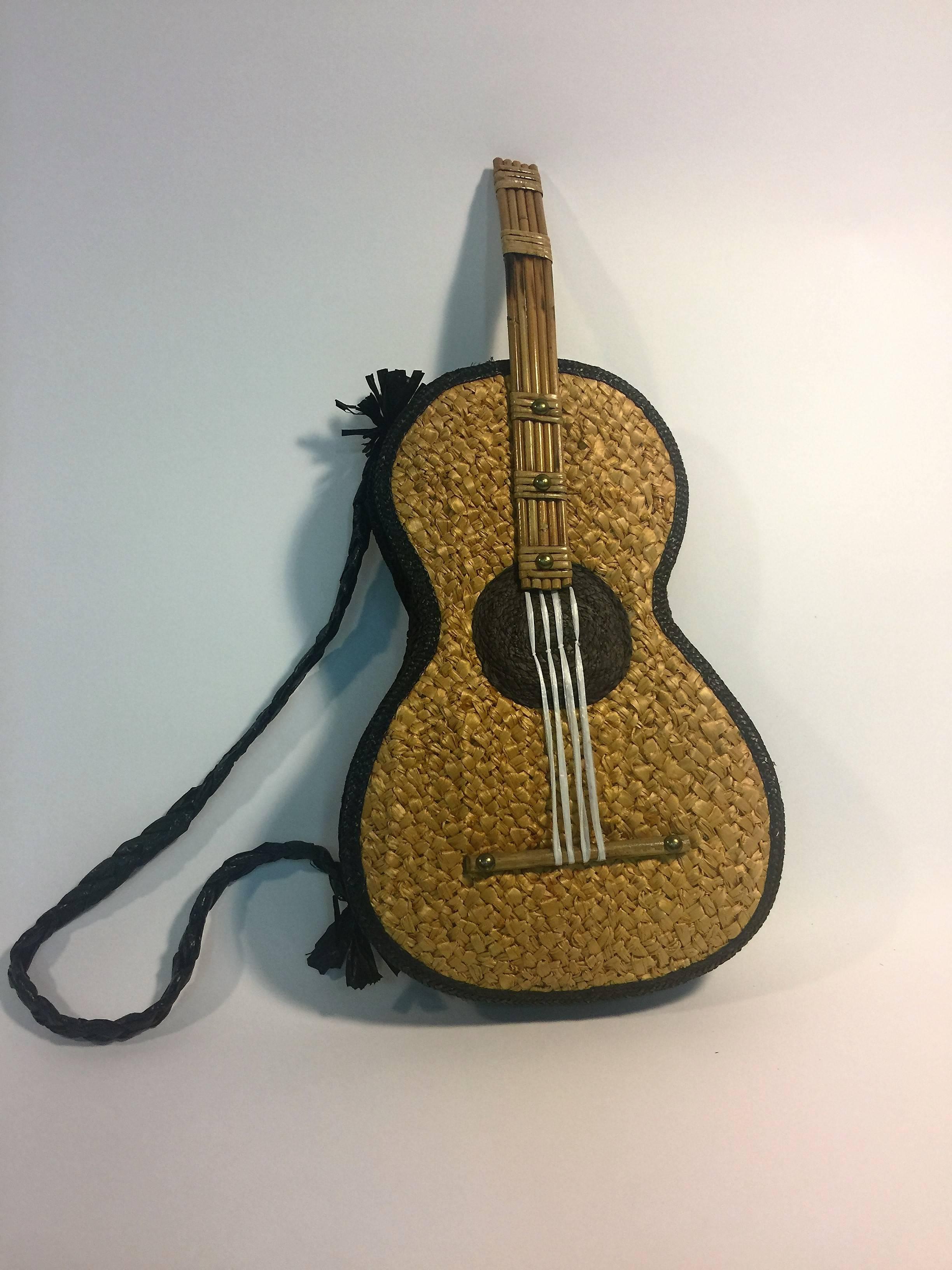 Great Rare Mid Century Raffia Guitar Handbag For Sale 5