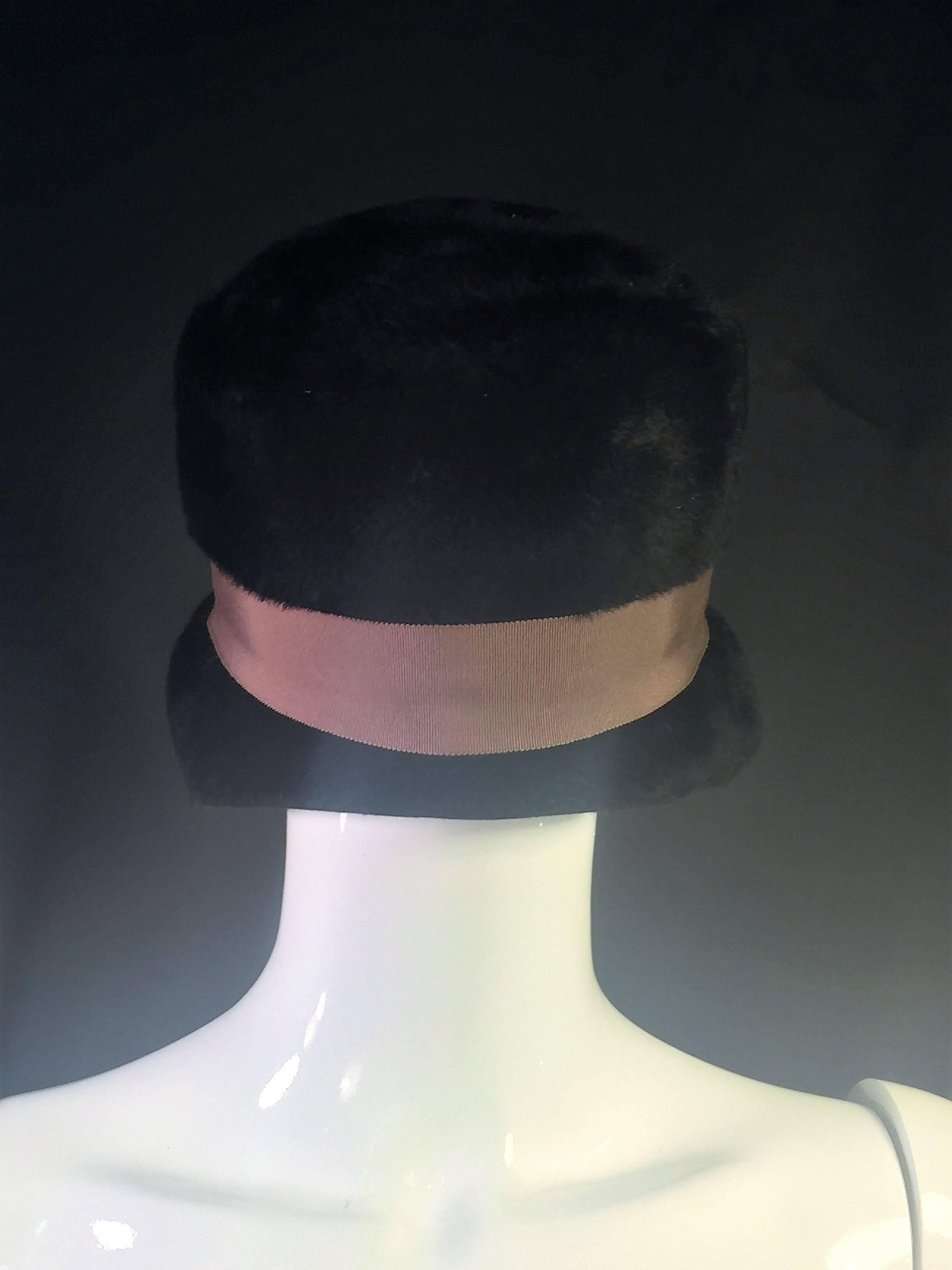 Chic Black Velour Hat with brown Grosgrain Ribbon Decoration In Excellent Condition For Sale In New York, NY