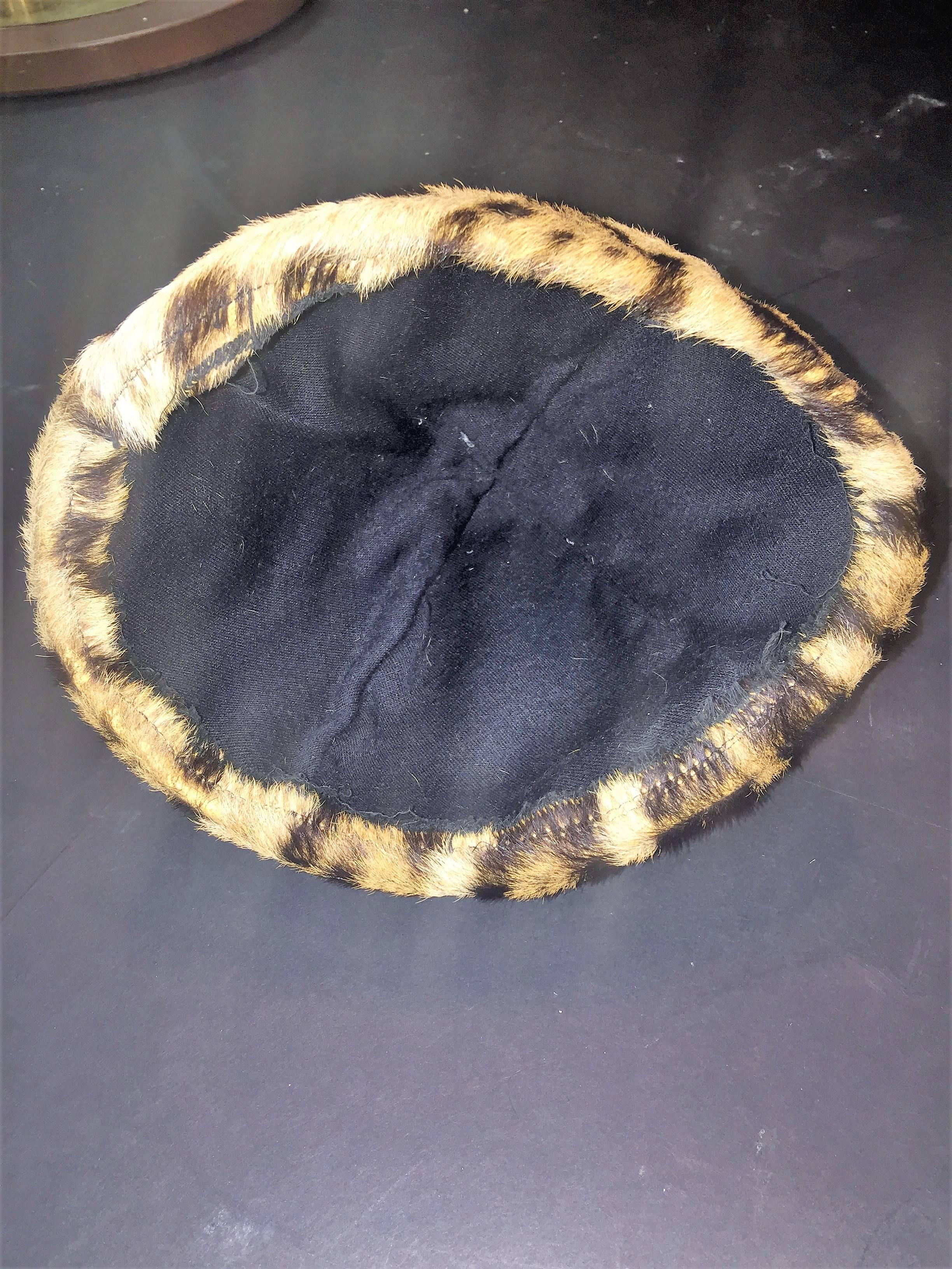 Gray 1940's Great Pointed Jaguar Fur Printed Beanie For Sale