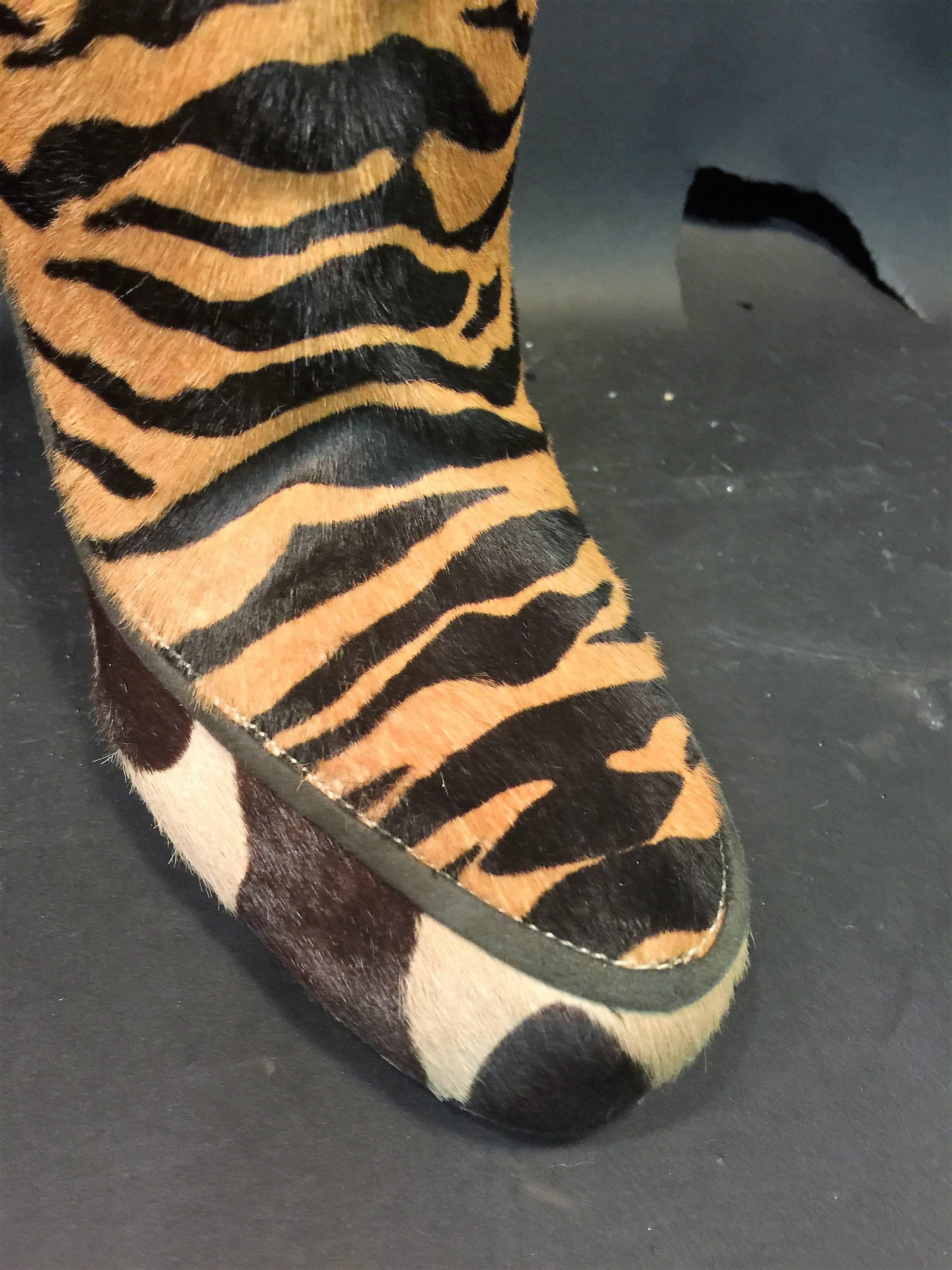 Gorgeous Roberto Cavalli Tiger Giraffe Pattern Fur Hide Thigh High Boots In New Condition For Sale In New York, NY