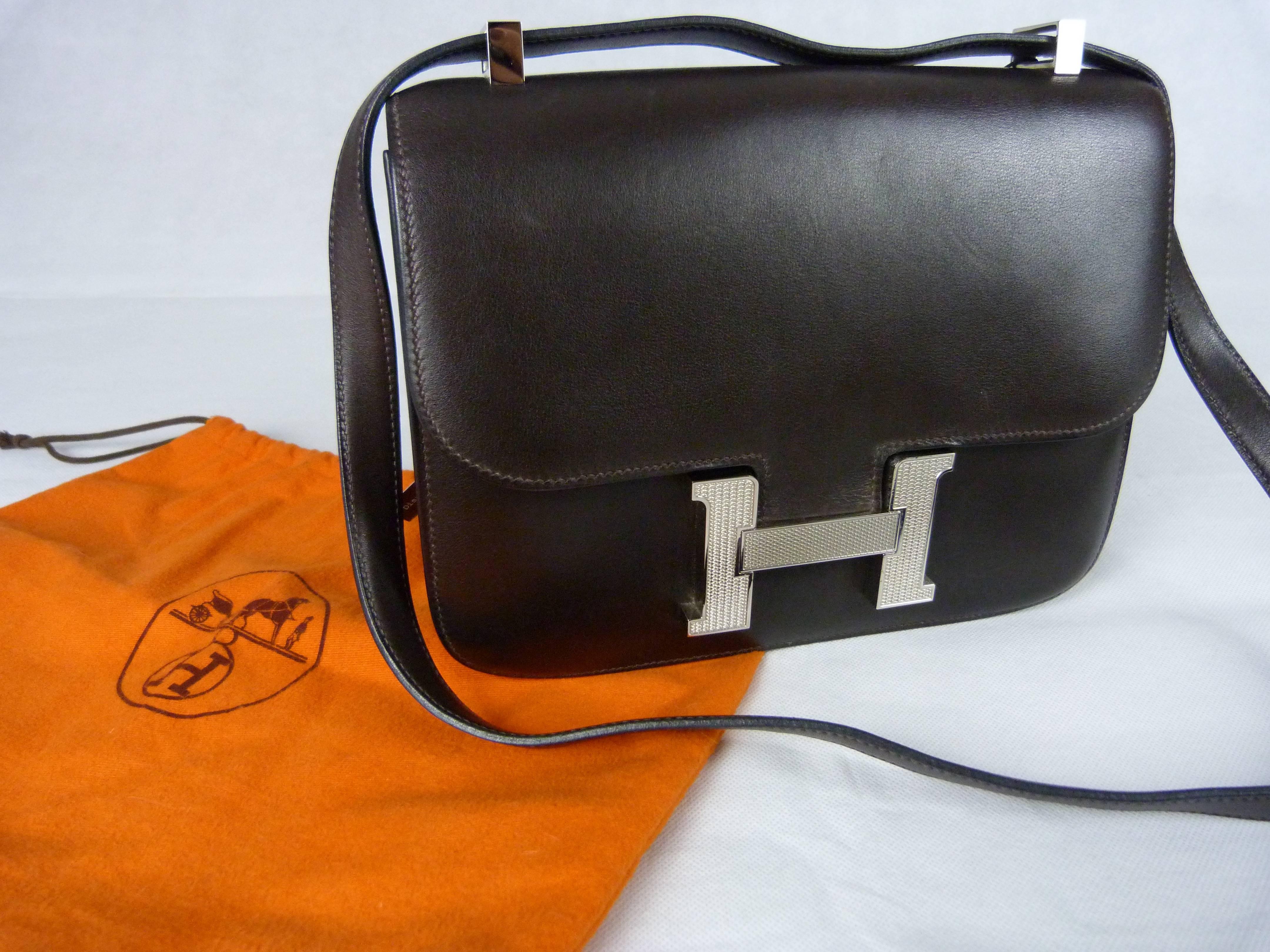 Women's or Men's Constance Bag Hermès 23cm Dark Brown  For Sale