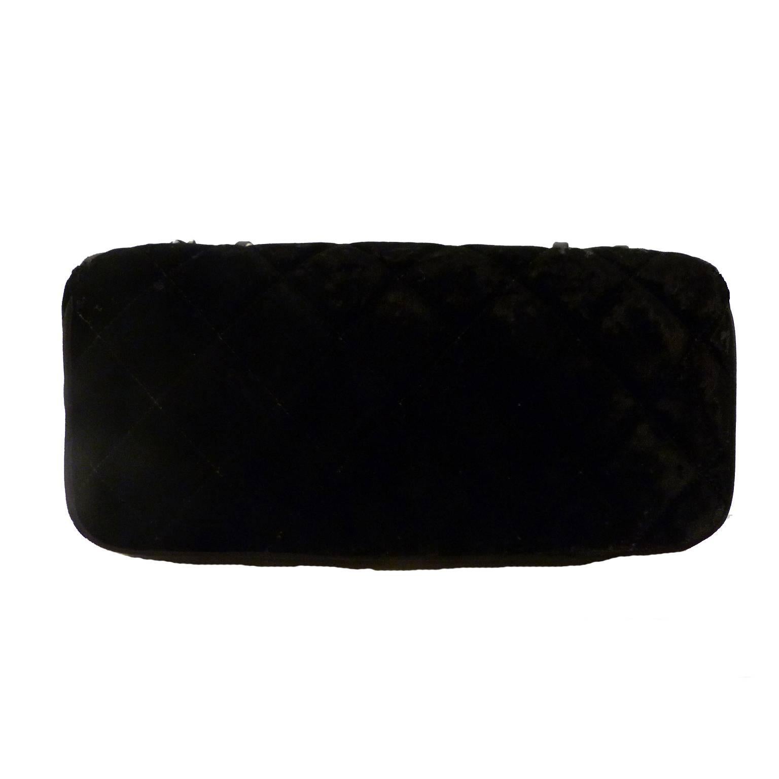 Chanel Black Velvet Crossbody Bag In Excellent Condition In Castries, FR