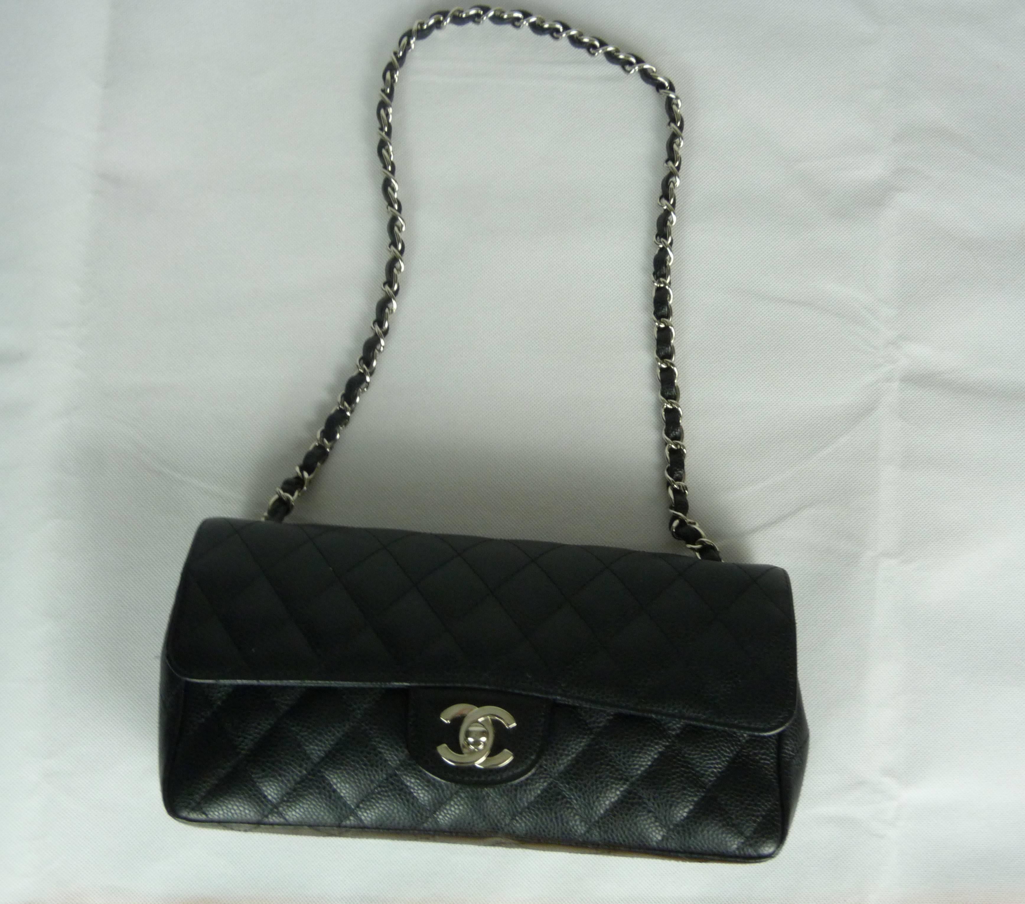 Bag in quilted black caviar leather, with the Chanel sign clasp chrome steel flap handle chain chrome steel entrelassé leather coordinated. Good condition.