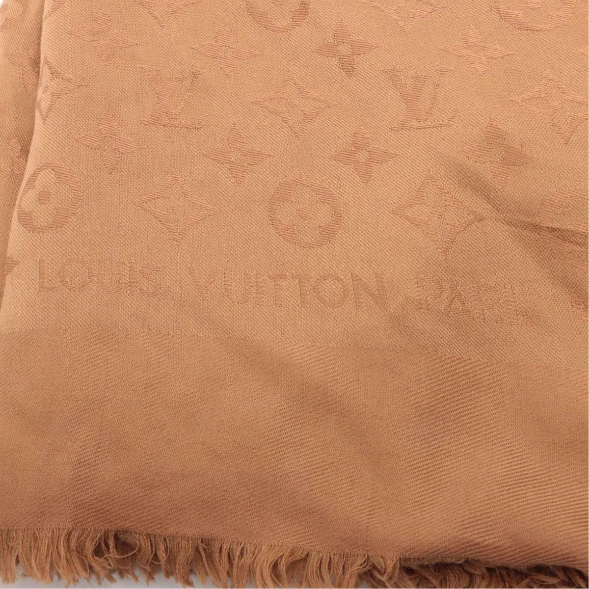 Louis Vuitton Monogram Klassischer Schal Karamell im Zustand „Gut“ im Angebot in Humacao, PR