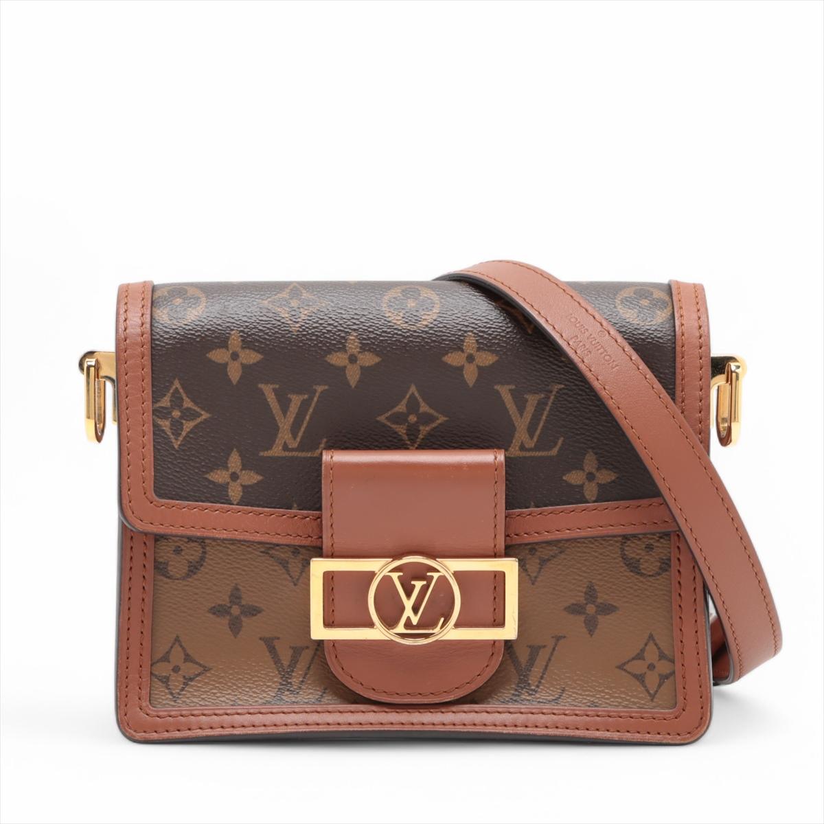 Die Louis Vuitton Monogram Reverse Dauphine Mini Shoulder Bag ist ein schickes und modernes Accessoire, das das klassische Monogram Canvas des Hauses mit dem gewagten Monogram Reverse verbindet. Die Mini-Schultertasche mit ihrer strukturierten