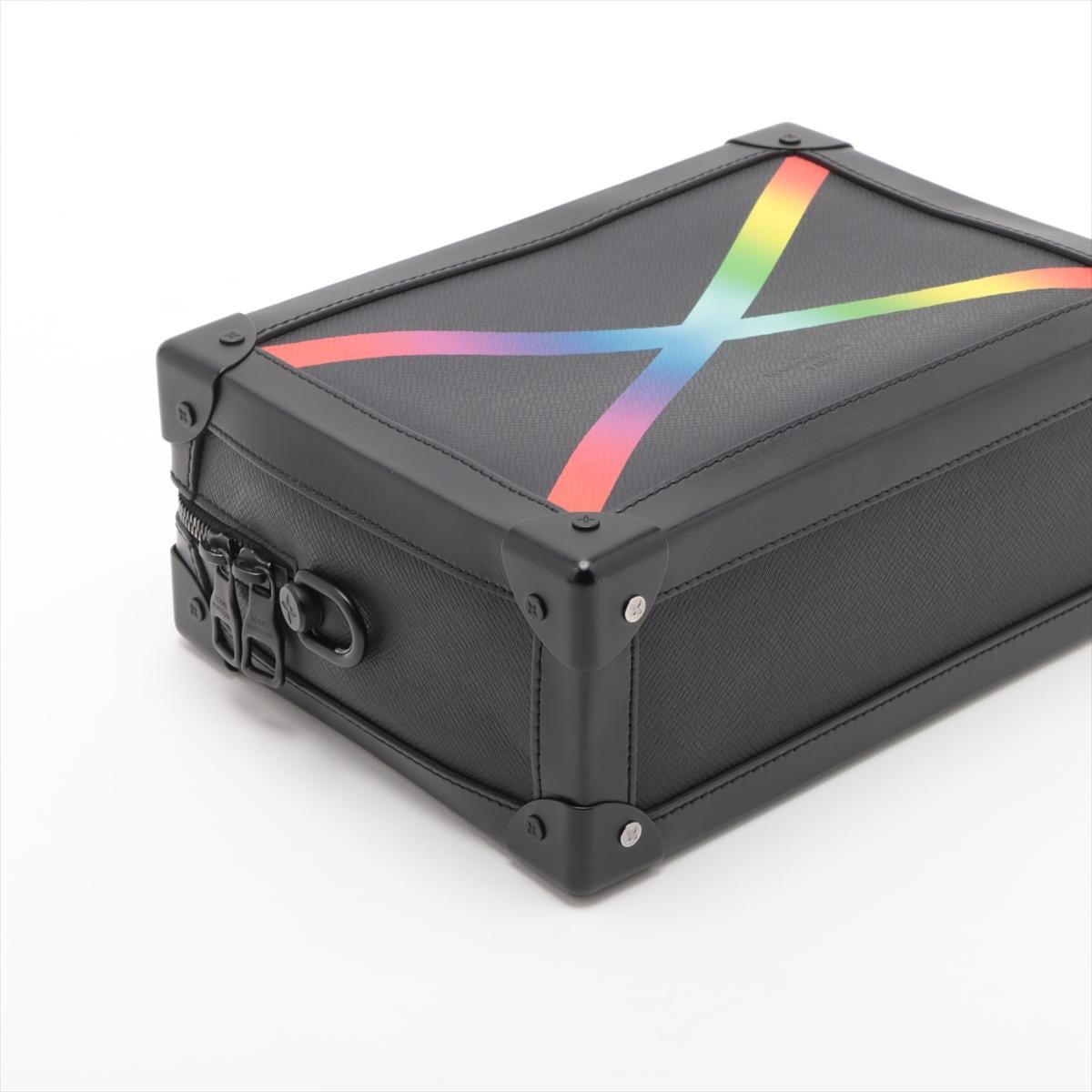 Louis Vuitton Taiga Rainbow Soft Trunk Umhängetasche * PREORDER * im Angebot 1