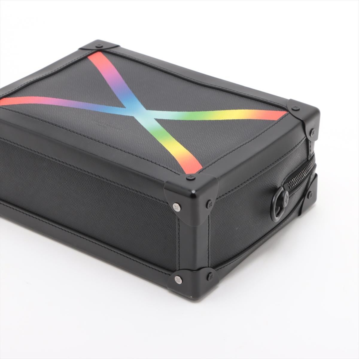 Louis Vuitton Taiga Rainbow Soft Trunk Umhängetasche * PREORDER * für Damen oder Herren im Angebot