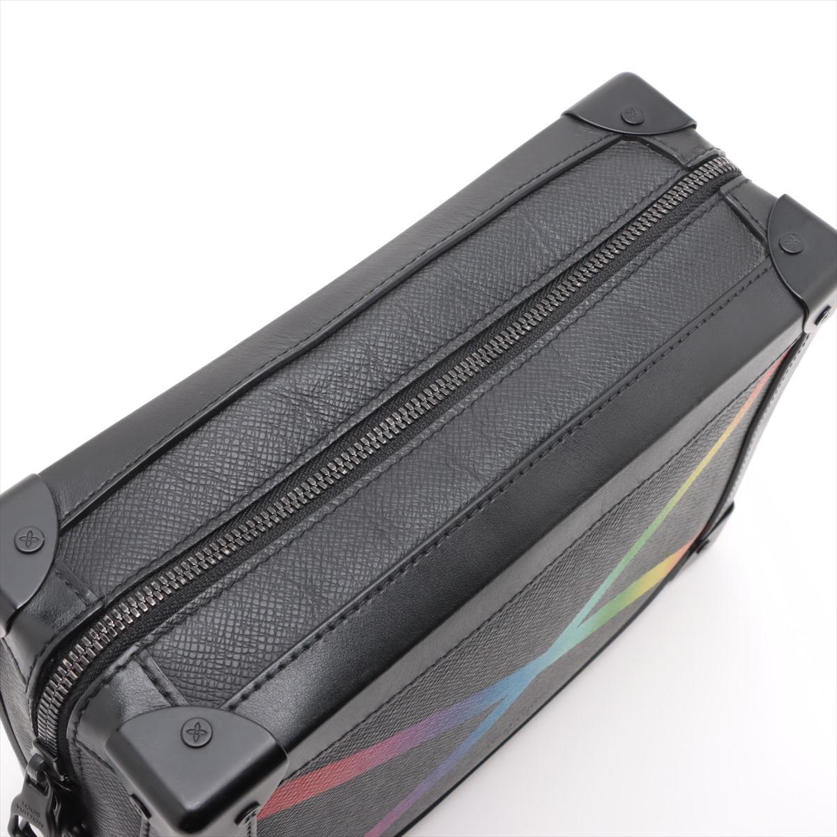 Louis Vuitton Taiga Rainbow Soft Trunk Umhängetasche * PREORDER * im Angebot 7