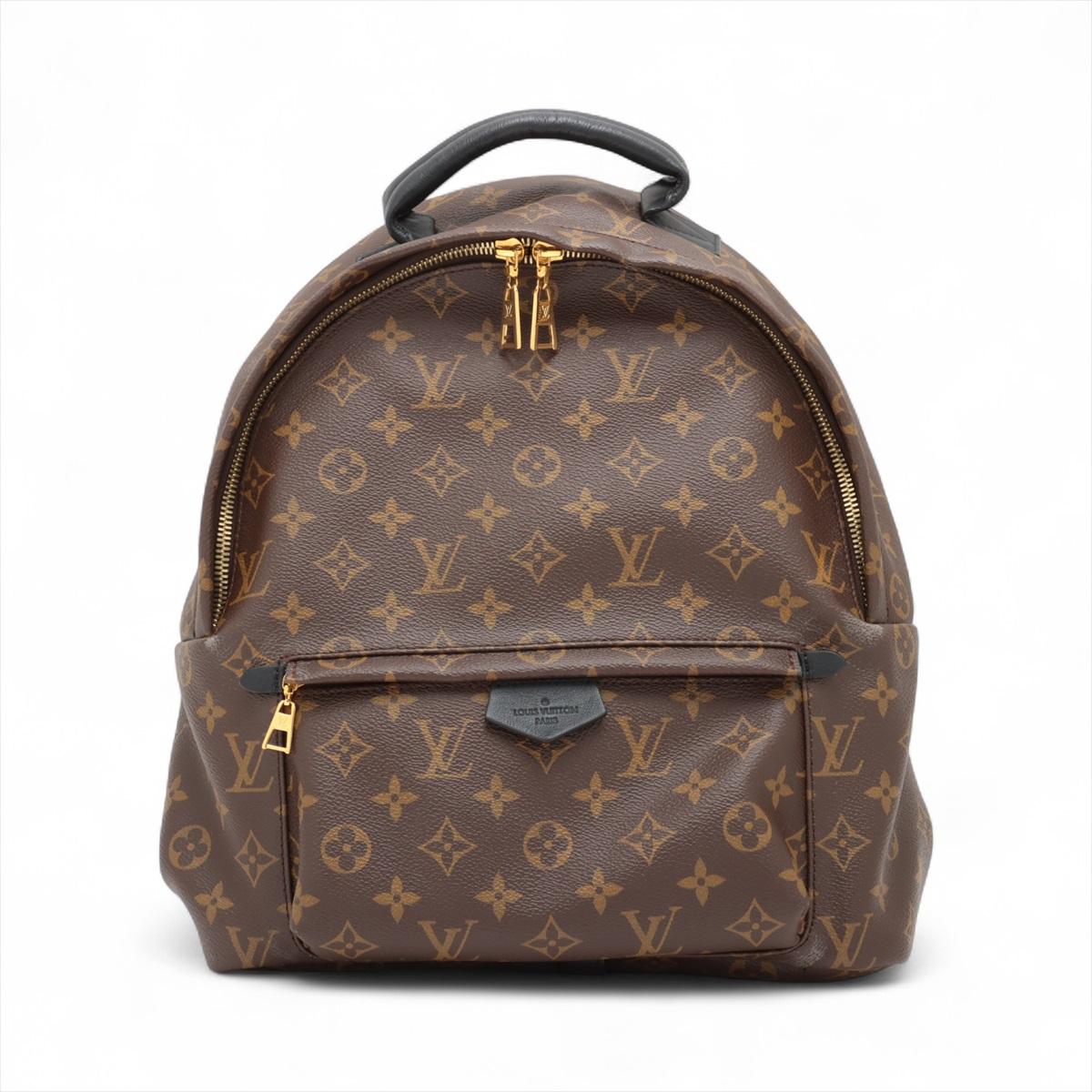 Der Louis Vuitton Monogram Palm Springs Backpack MM ist ein stilvolles und funktionelles Accessoire, das mühelos sportlichen Reiz mit luxuriöser Handwerkskunst verbindet. Der Rucksack ist aus dem kultigen Monogram-Canvas der Marke mit weichem