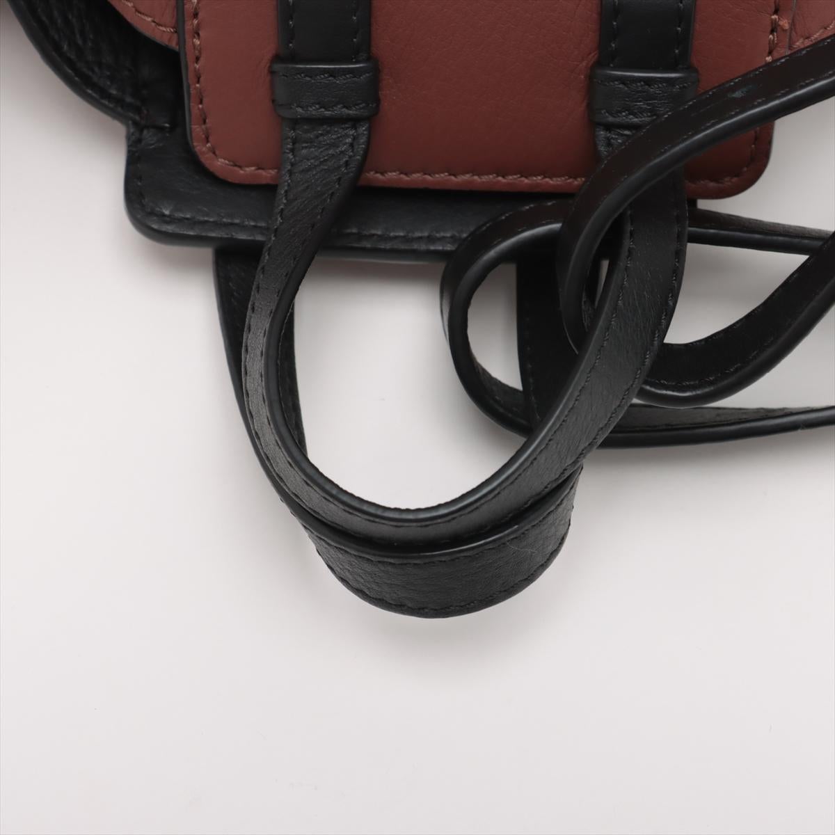 Loewe x Studio Ghibli Hängematte Drawstring Mini Leder Zwei-Wege-Umhängetasche Braun im Angebot 1