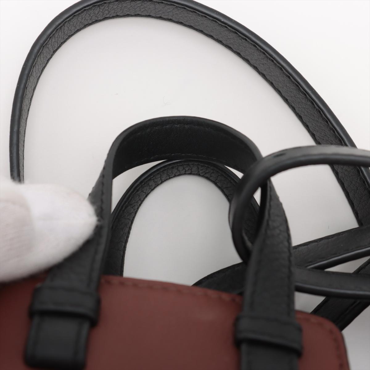 Loewe x Studio Ghibli Hängematte Drawstring Mini Leder Zwei-Wege-Umhängetasche Braun im Angebot 2
