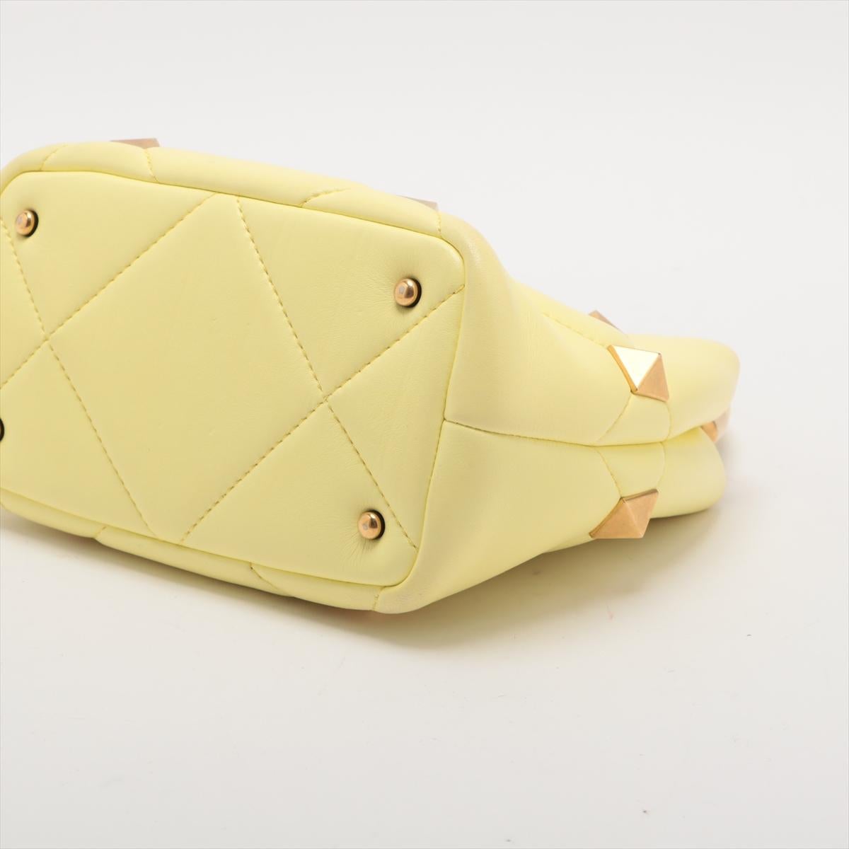 da uomo o donna Valentino Garavani Borsa a spalla in pelle con borchie gialla * PREORDINE * in vendita