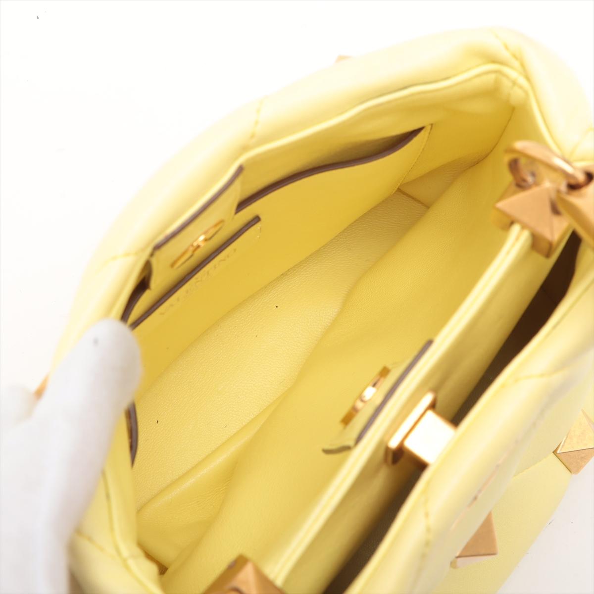 Valentino Garavani Borsa a spalla in pelle con borchie gialla * PREORDINE * in vendita 6