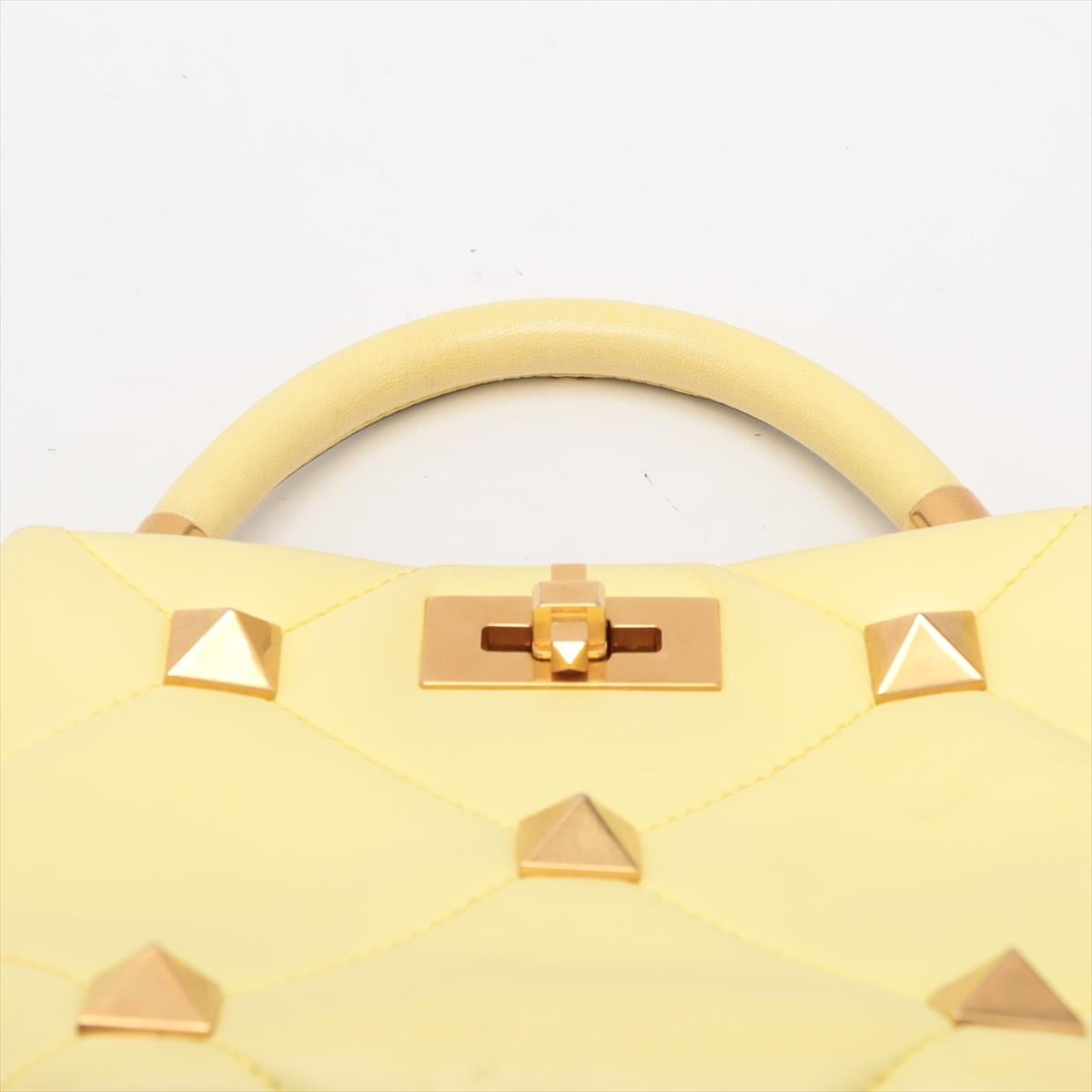 Valentino Garavani Borsa a spalla in pelle con borchie gialla * PREORDINE * in vendita 3