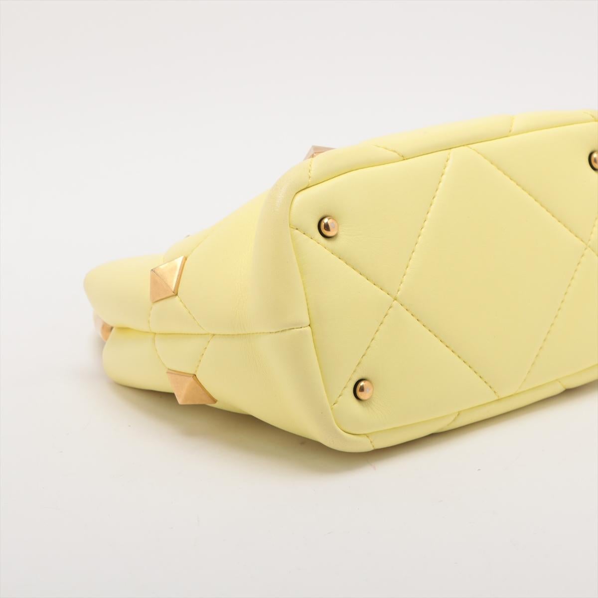 Valentino Garavani Borsa a spalla in pelle con borchie gialla * PREORDINE * in vendita 1