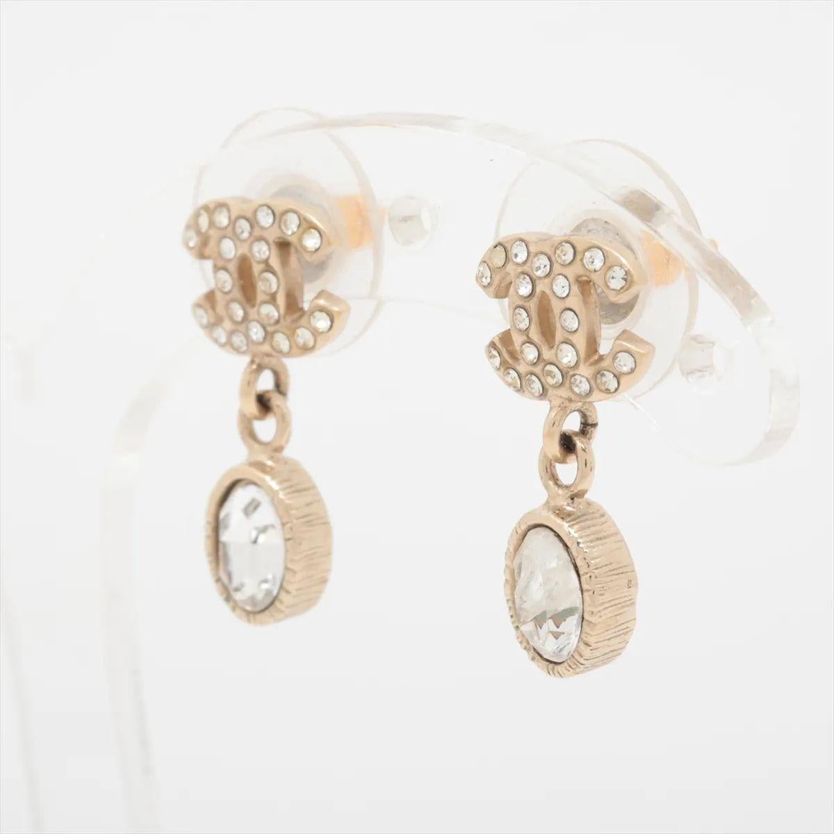 Donna Orecchino a goccia con strass con logo Chanel CC in vendita