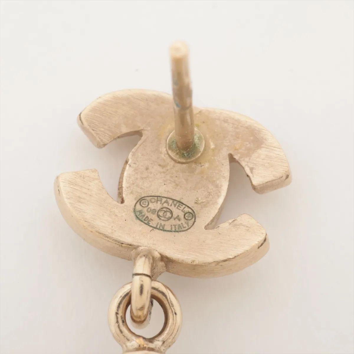 Orecchino a goccia con strass con logo Chanel CC in vendita 2
