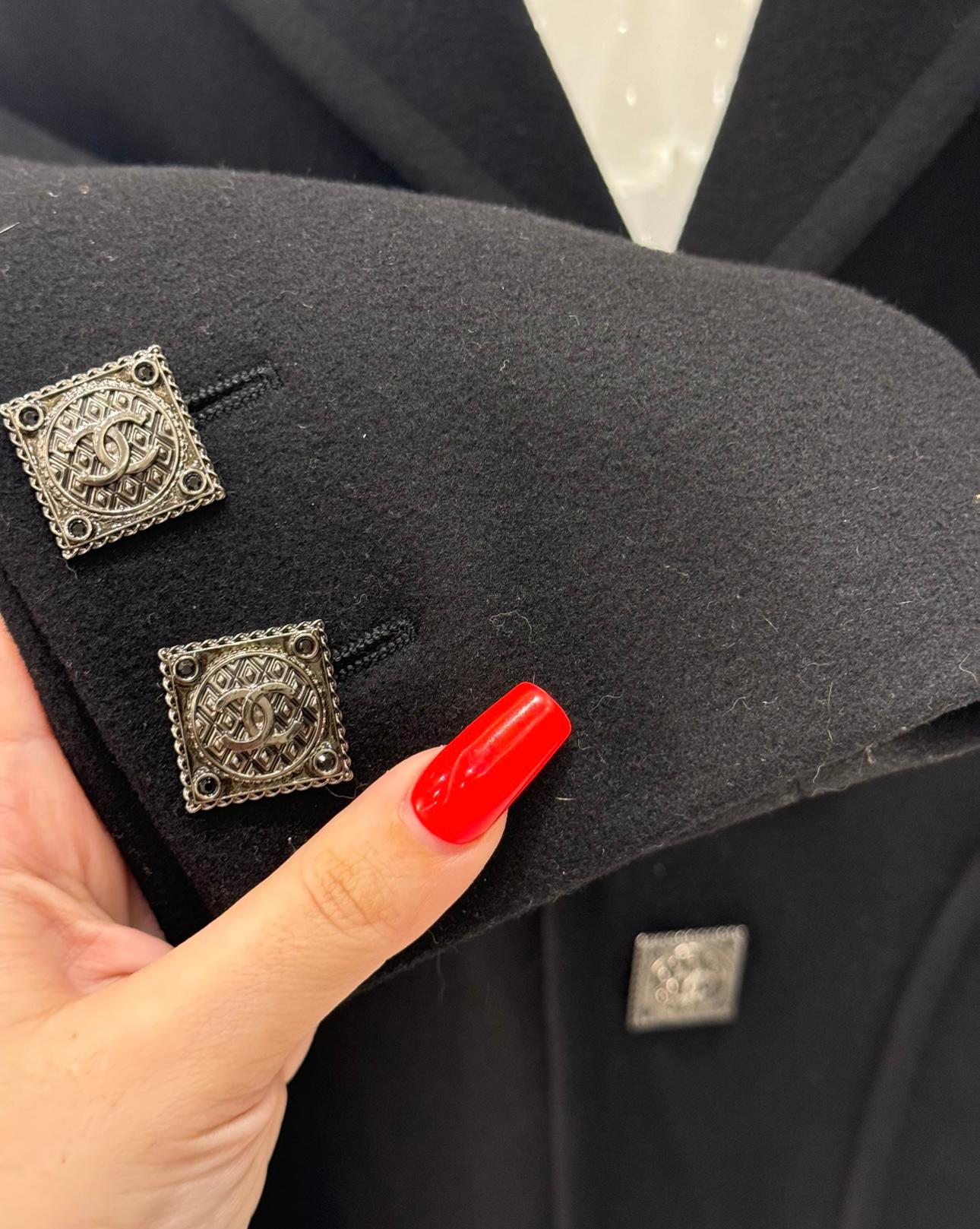 Chanel métiers d'art Paris Byzance 2011 manteau en laine noire Unisexe en vente