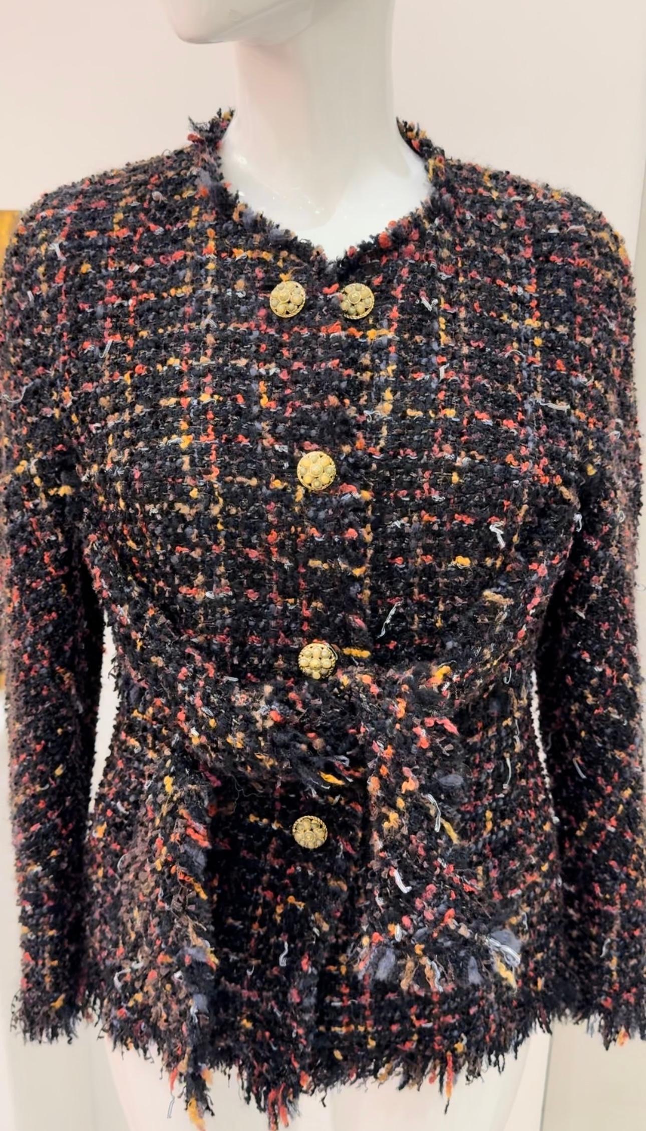 Chanel F/W 2010 Laufsteg Jacke aus Tweedimitat mit Gripoix-Knöpfen im Angebot 1