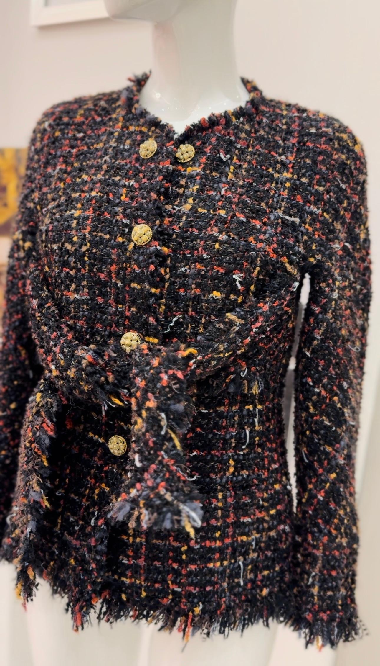 Chanel F/W 2010 Laufsteg Jacke aus Tweedimitat mit Gripoix-Knöpfen im Angebot 2