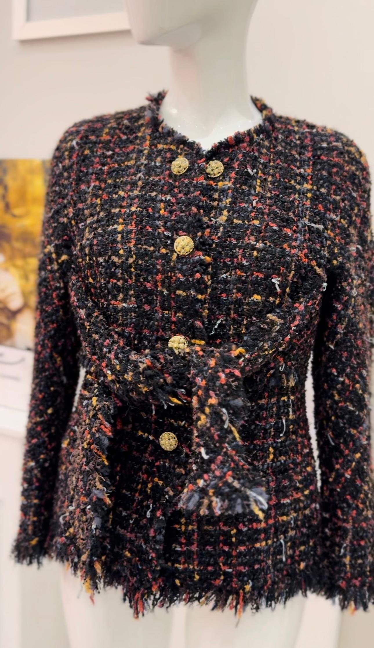 Chanel F/W 2010 Laufsteg Jacke aus Tweedimitat mit Gripoix-Knöpfen im Angebot 3