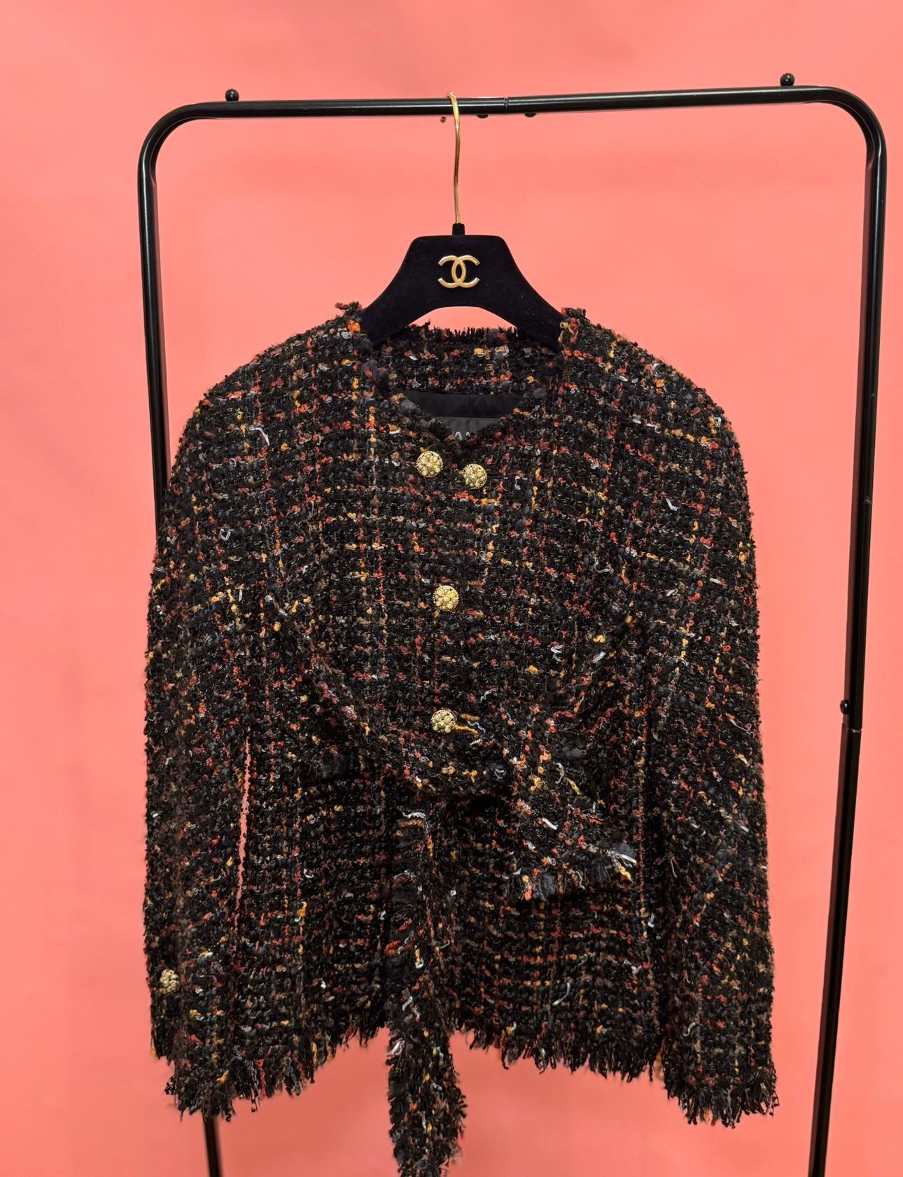 Chanel F/W 2010 Laufsteg Jacke aus Tweedimitat mit Gripoix-Knöpfen im Angebot 5