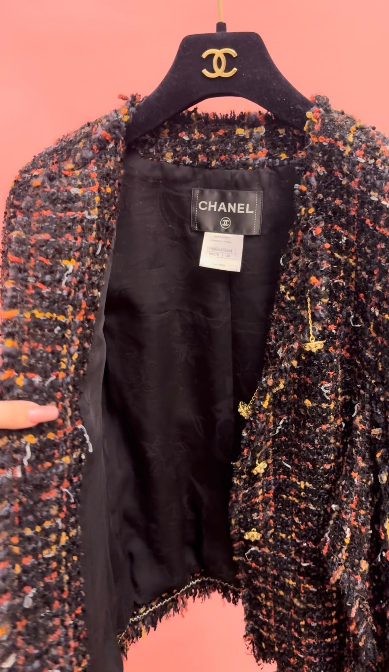 Chanel F/W 2010 Laufsteg Jacke aus Tweedimitat mit Gripoix-Knöpfen im Angebot 4