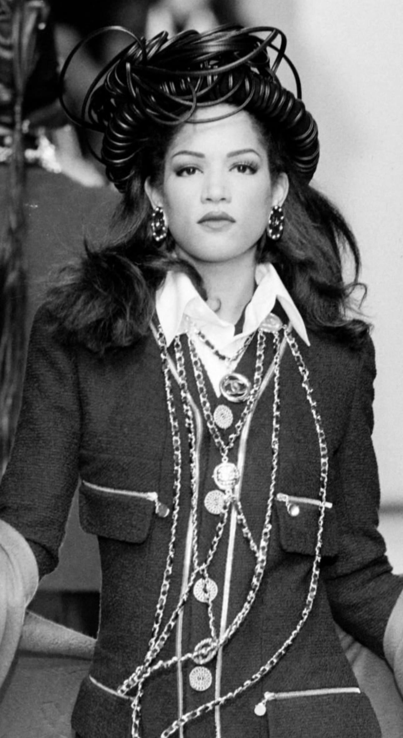 Rara giacca in tweed da passerella Chanel A/I 1992, cerniera con logo, tweed rosso, s.42 FR veste fino a US 6/8 