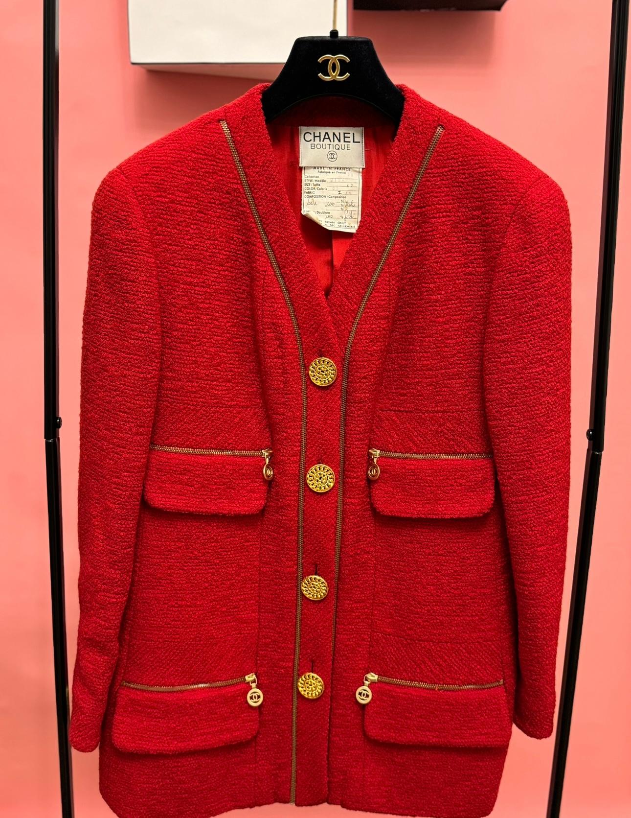 Rara giacca in tweed rosso della sfilata Chanel A/I 1992 in vendita 1