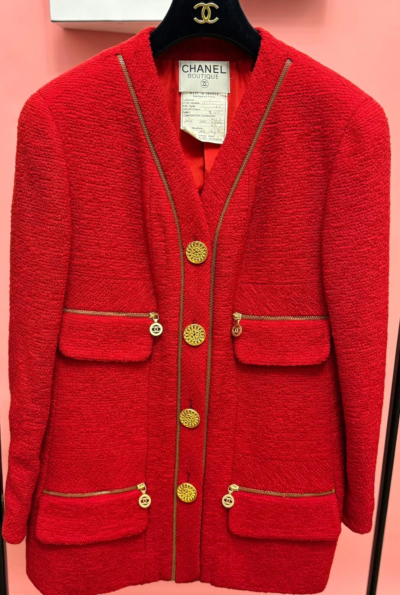 Rara giacca in tweed rosso della sfilata Chanel A/I 1992 in vendita 2