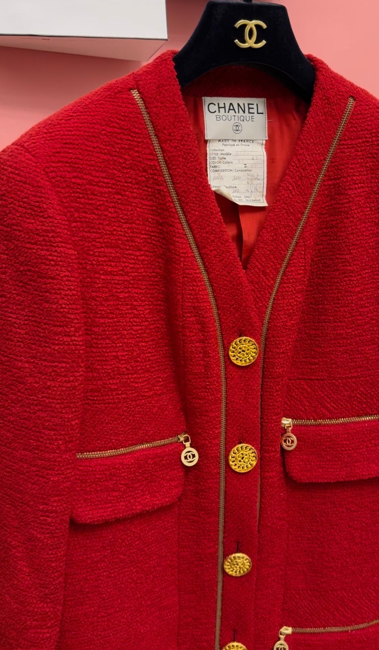Rara giacca in tweed rosso della sfilata Chanel A/I 1992 in vendita 5