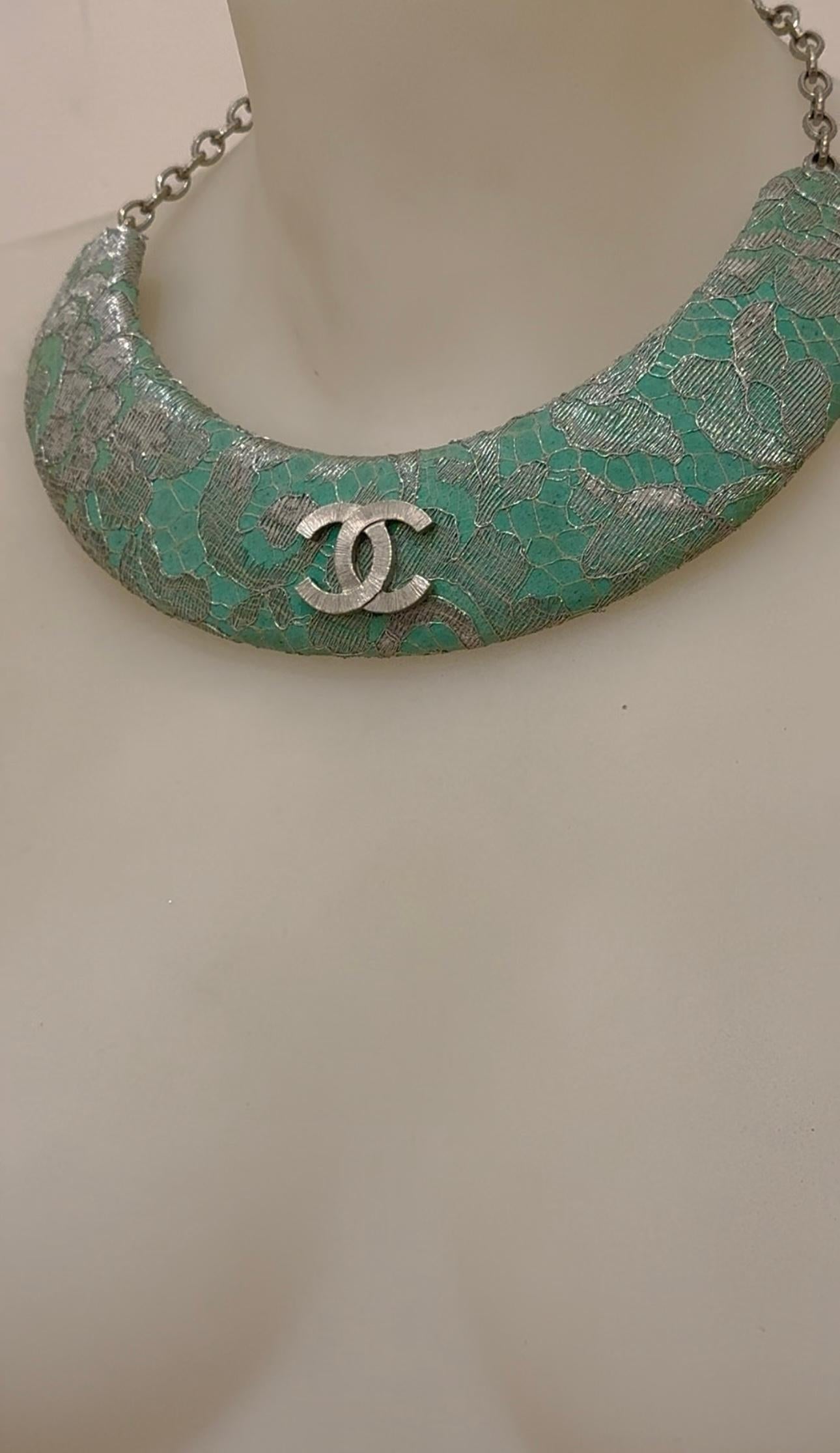 da uomo o donna Collana Chanel P/E 2014 con pettorina in pelle scamosciata, pizzo e metallo in vendita