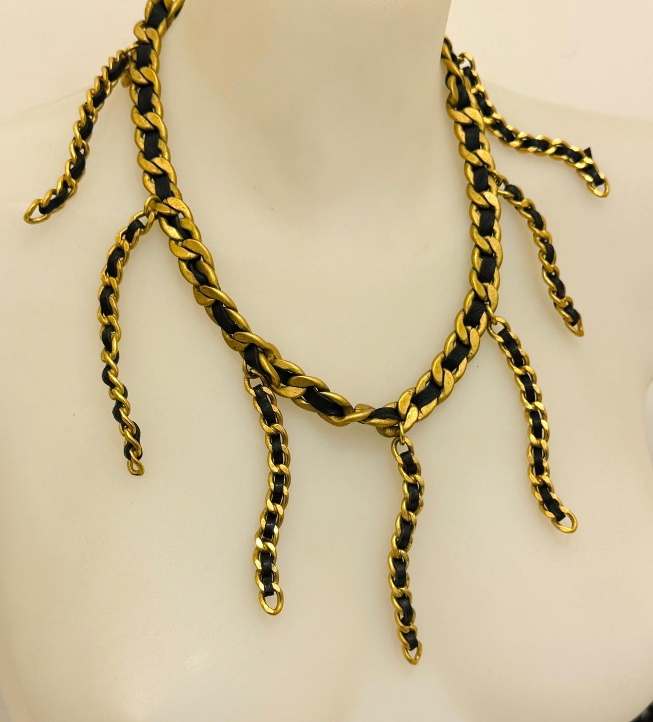 Chanel 1994 raro girocollo in pelle e catena placcata oro 24k in vendita 2