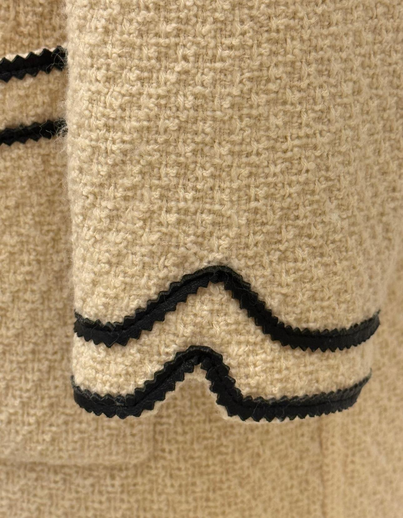 Beige Cappotto in tweed e pelle color crema della passerella Chanel A/I 1992 in vendita