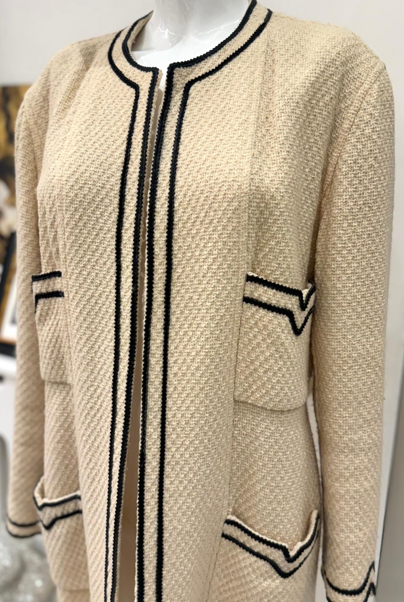 Cappotto in tweed e pelle color crema della passerella Chanel A/I 1992 in vendita 1
