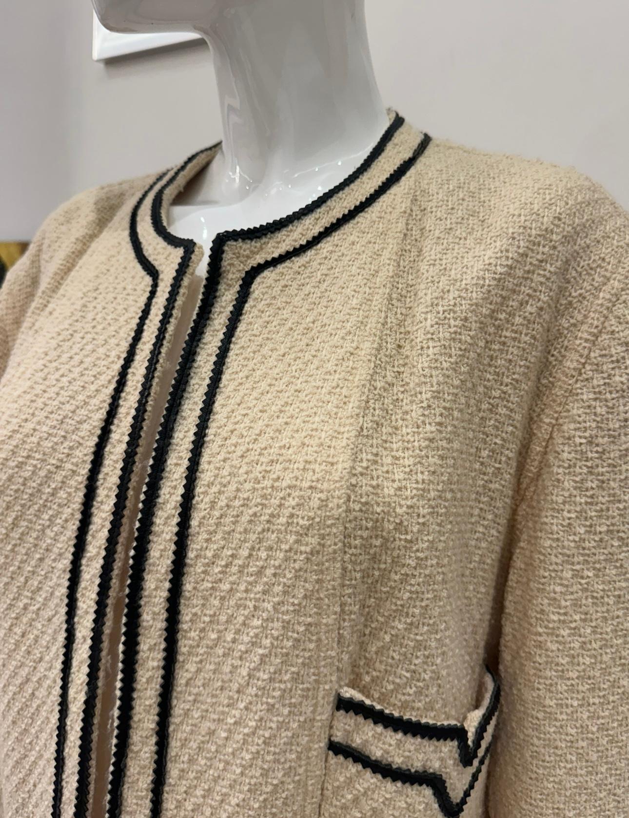 Cappotto in tweed e pelle color crema della passerella Chanel A/I 1992 in vendita 6