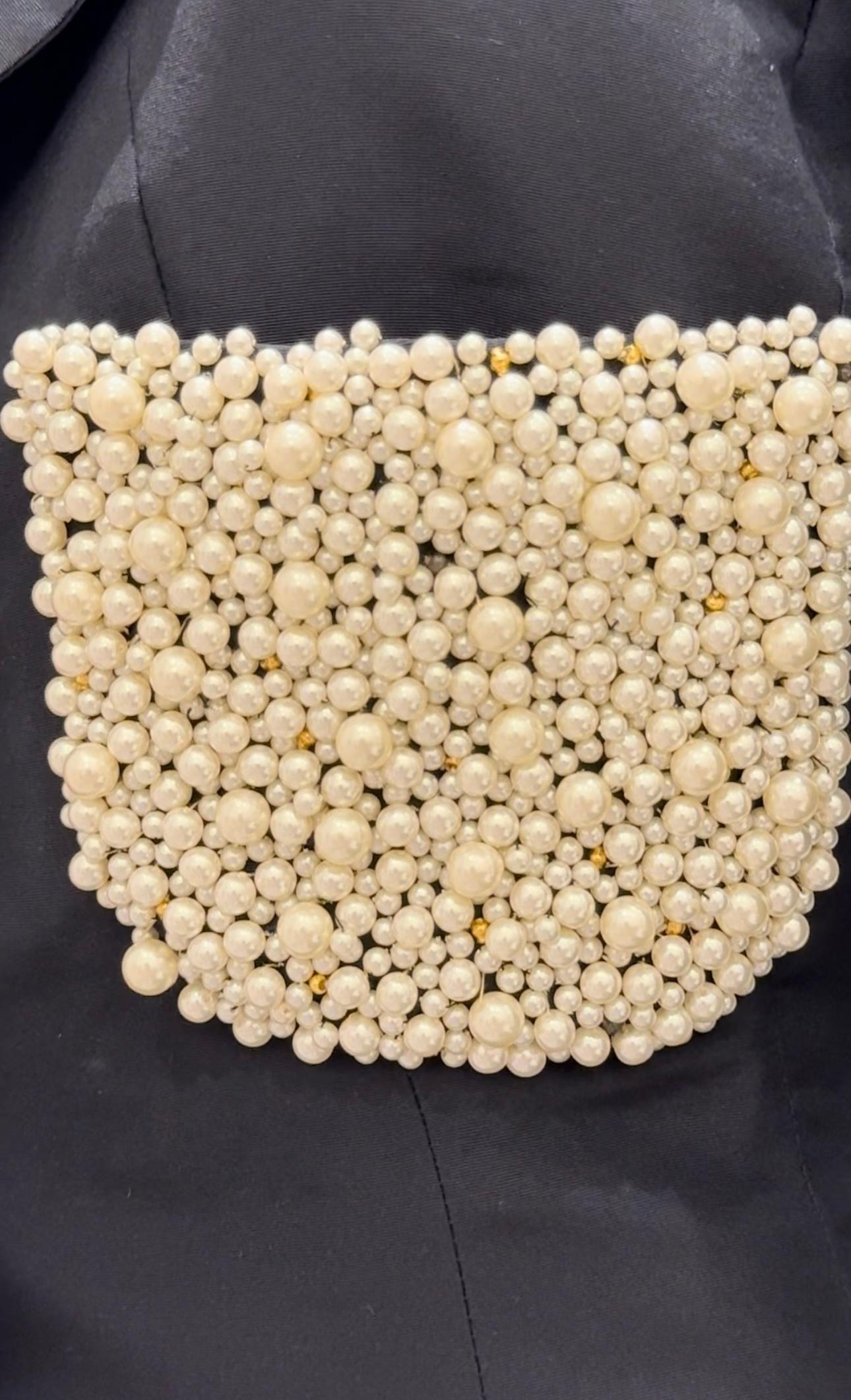 Rara giacca Chanel P/E 1990 in seta nera con ricami di perle in vendita 6